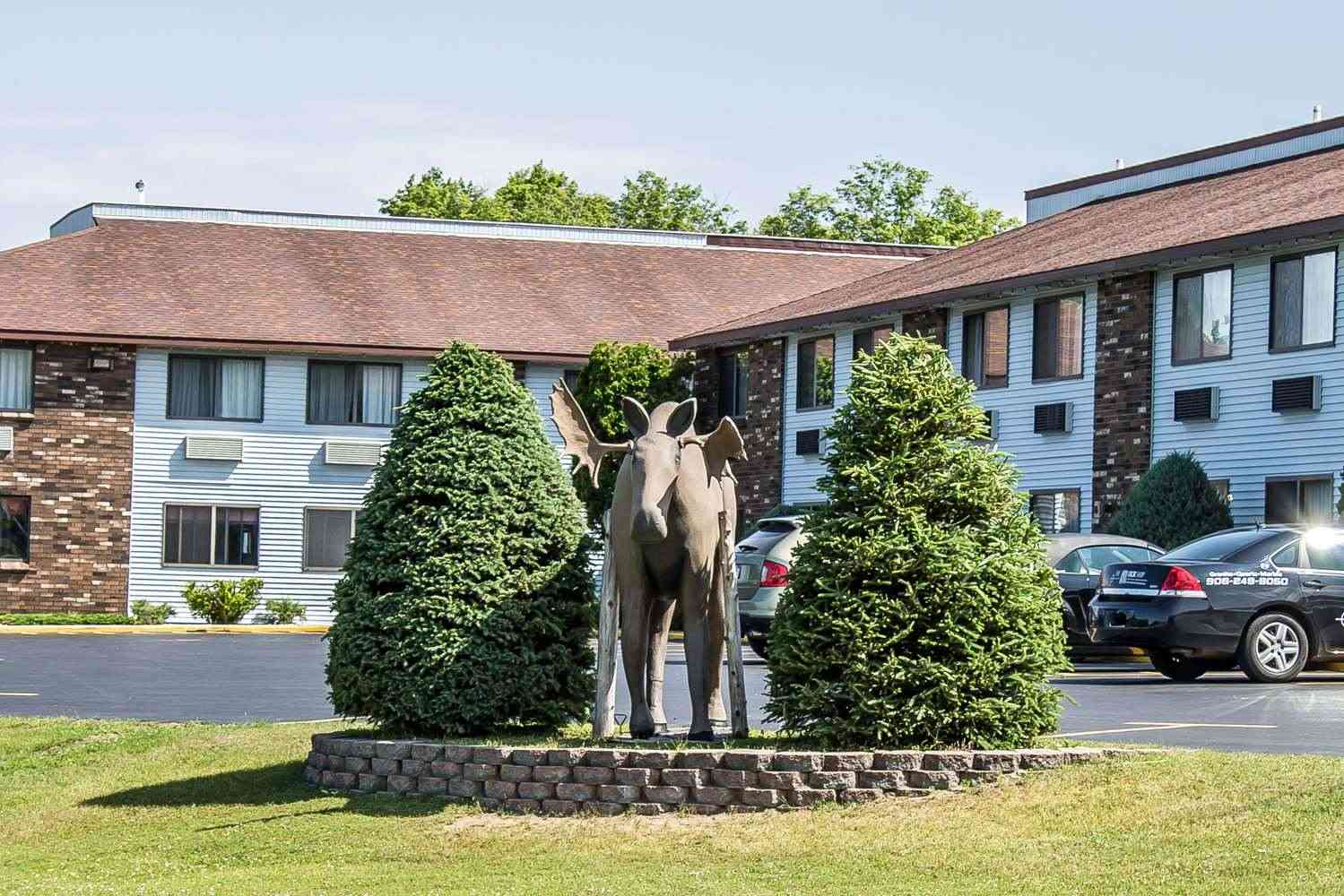 Quality Inn and Suites Newberry in Newberry, MI