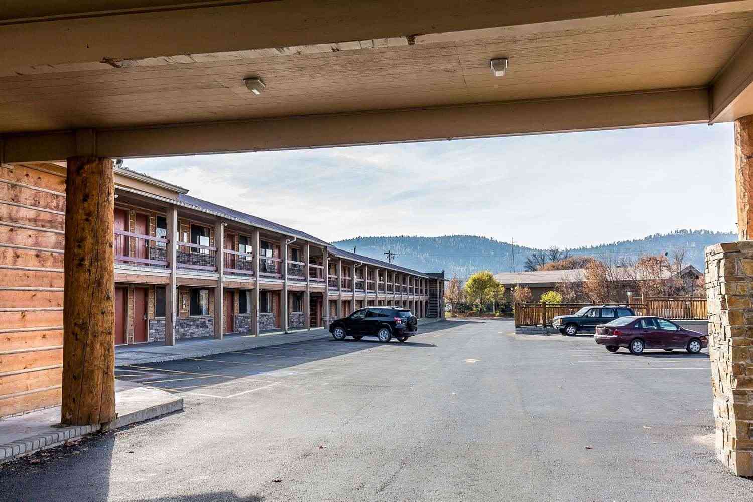 Econo Lodge Inn and Suites in Kalispell, MT