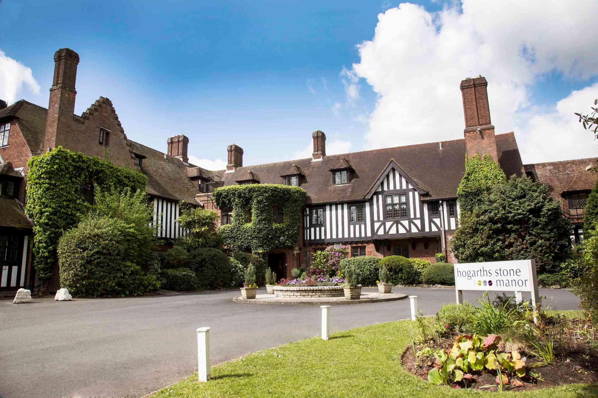 Hogarths Stone Manor Hotel in Kidderminster, GB1