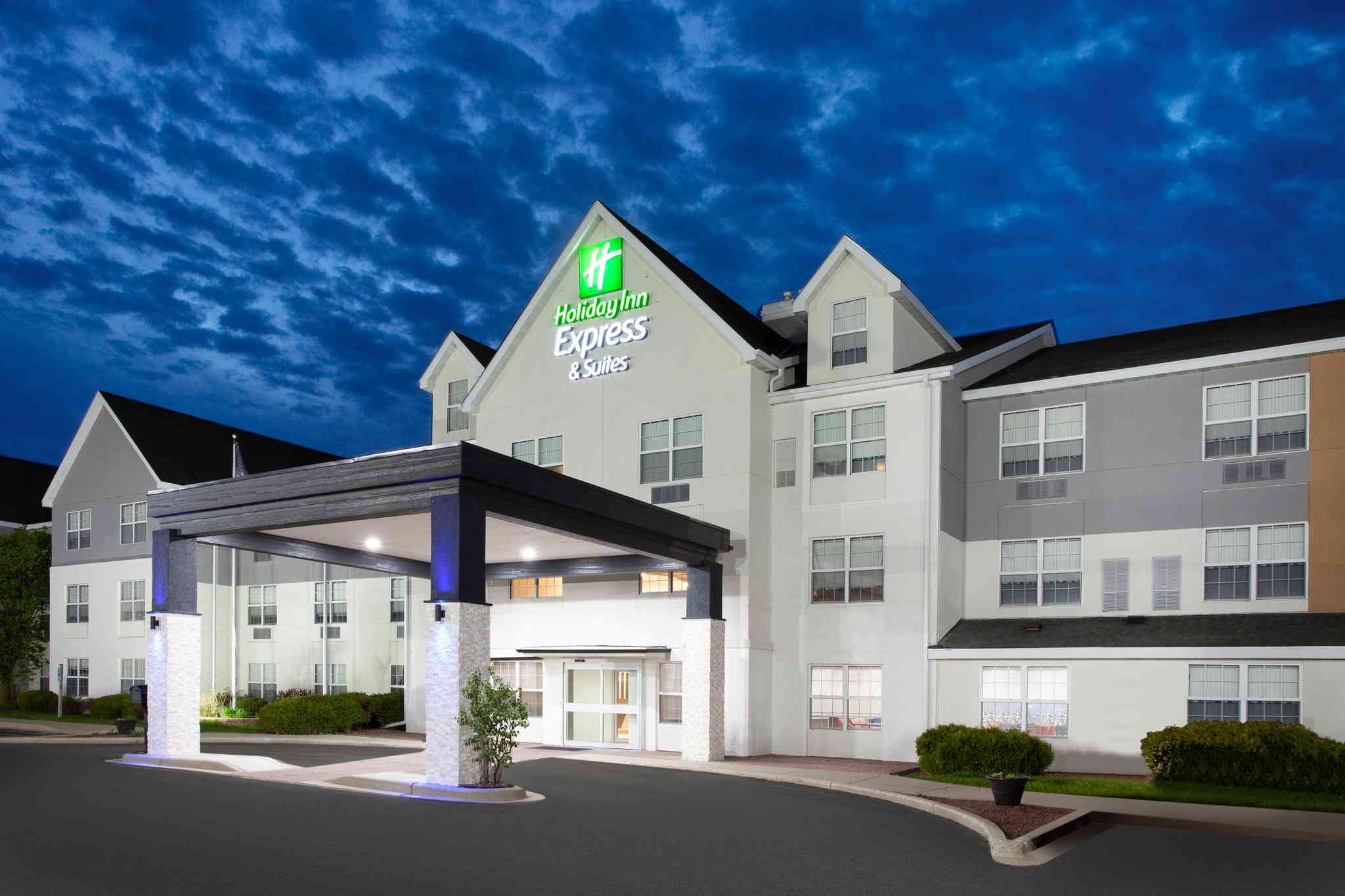 Holiday Inn Express & Suites Port Washington in Washington Limanı, WI