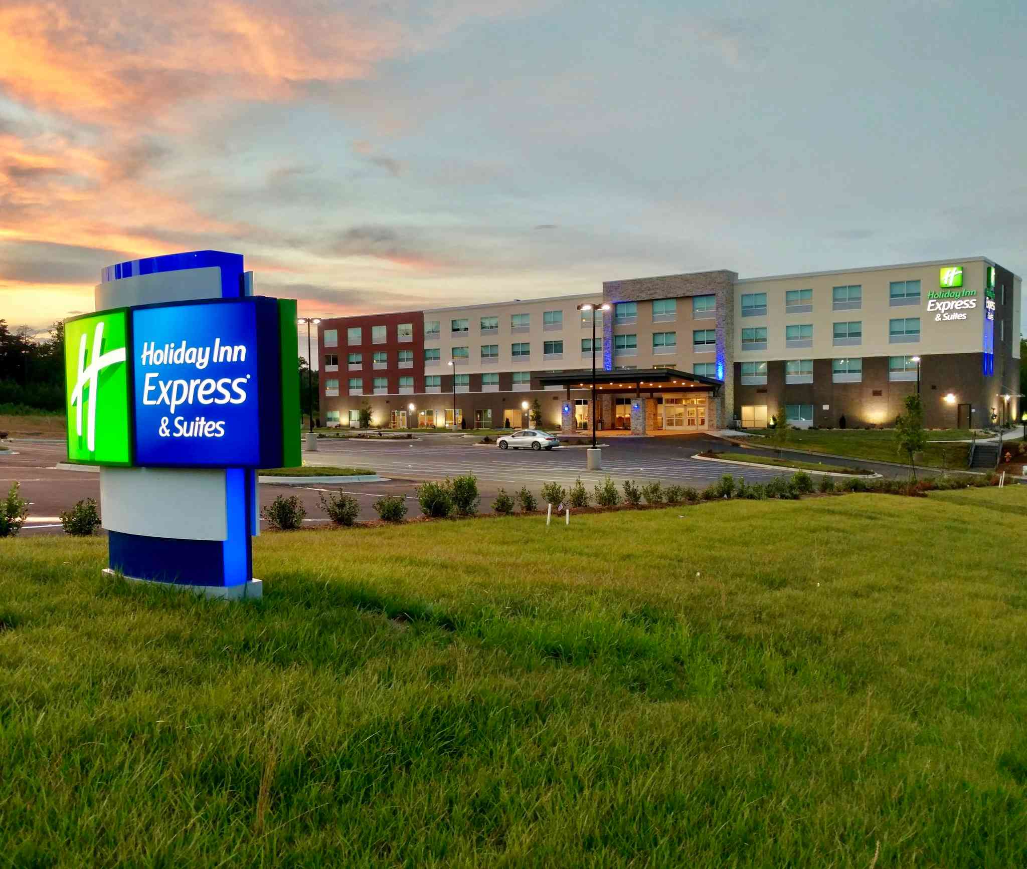 Holiday Inn Express & Suites Raleigh Airport - Brier Creek in 롤리, NC