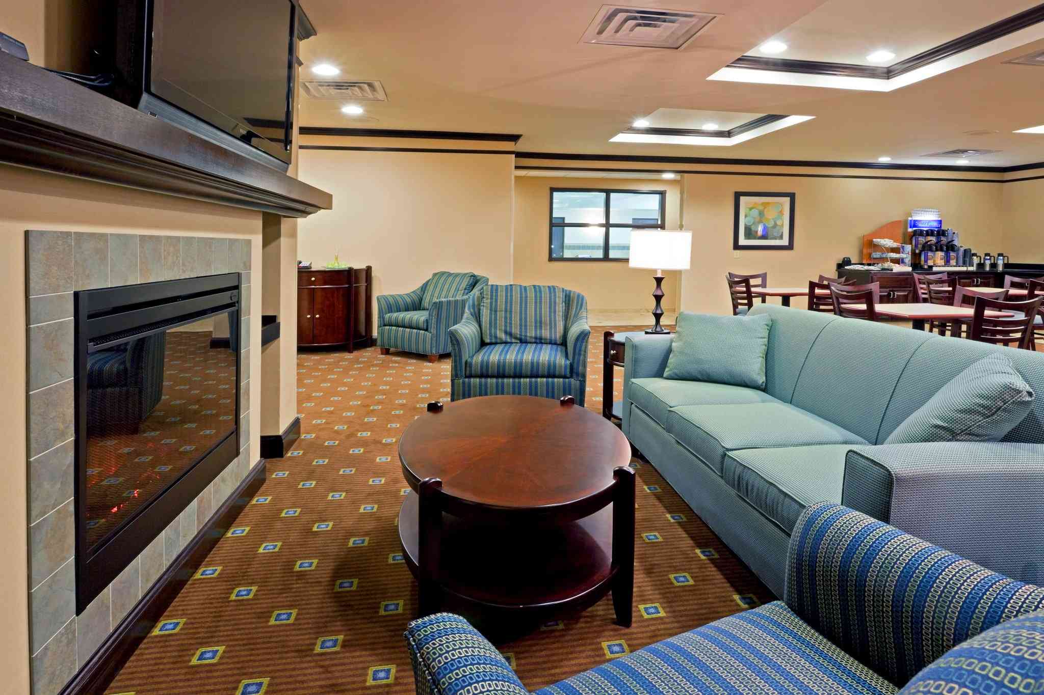 Holiday Inn Express & Suites Syracuse North-Airport Area in Cicero, NY