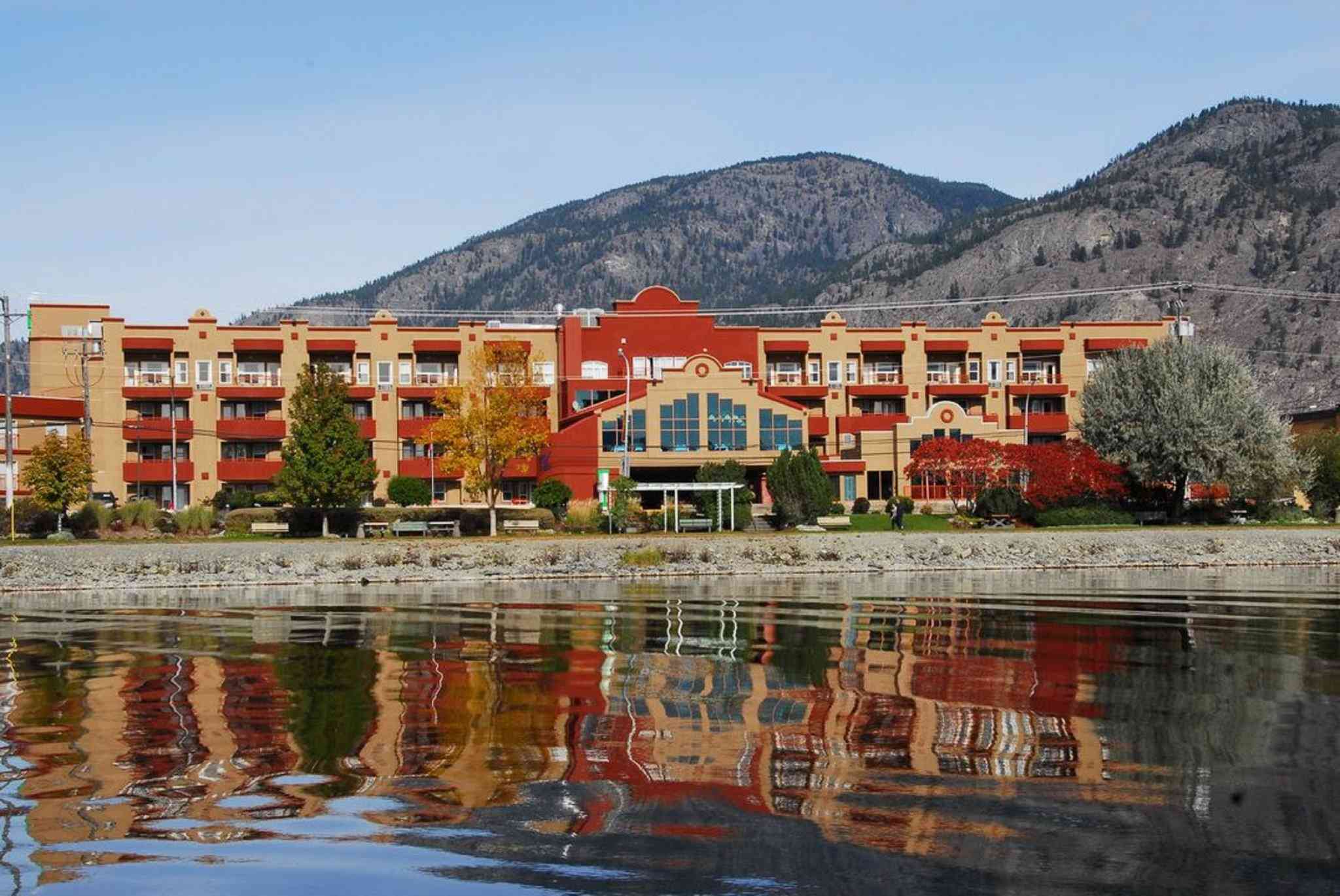 Holiday Inn Hotel & Suites Osoyoos in Osoyoos, BC