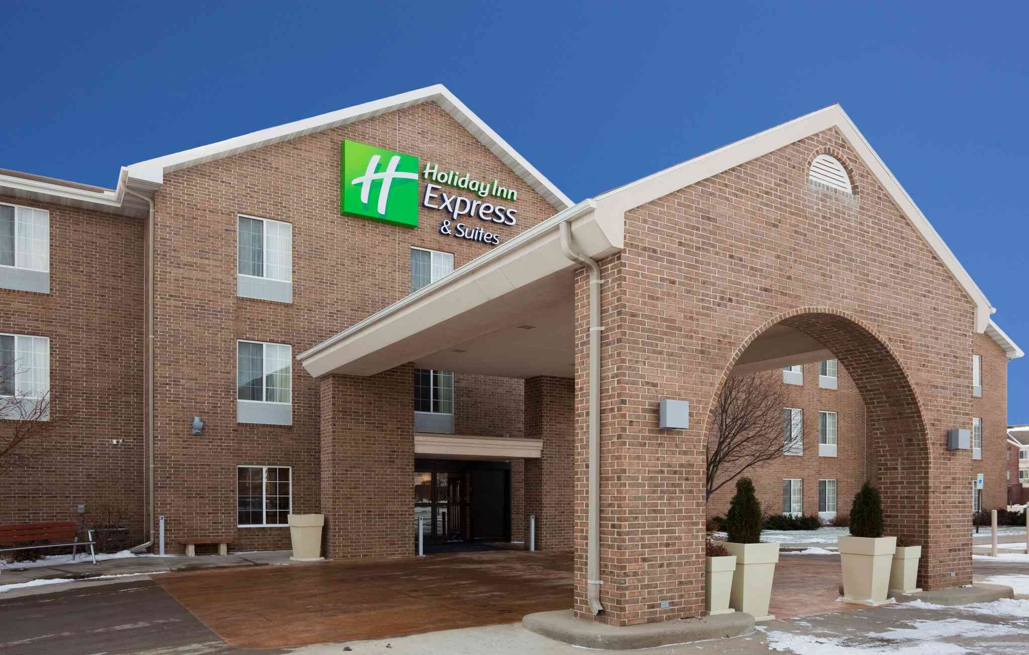 Holiday Inn Express & Suites Sioux Falls At Empire Mall in Siouxin putoukset, SD