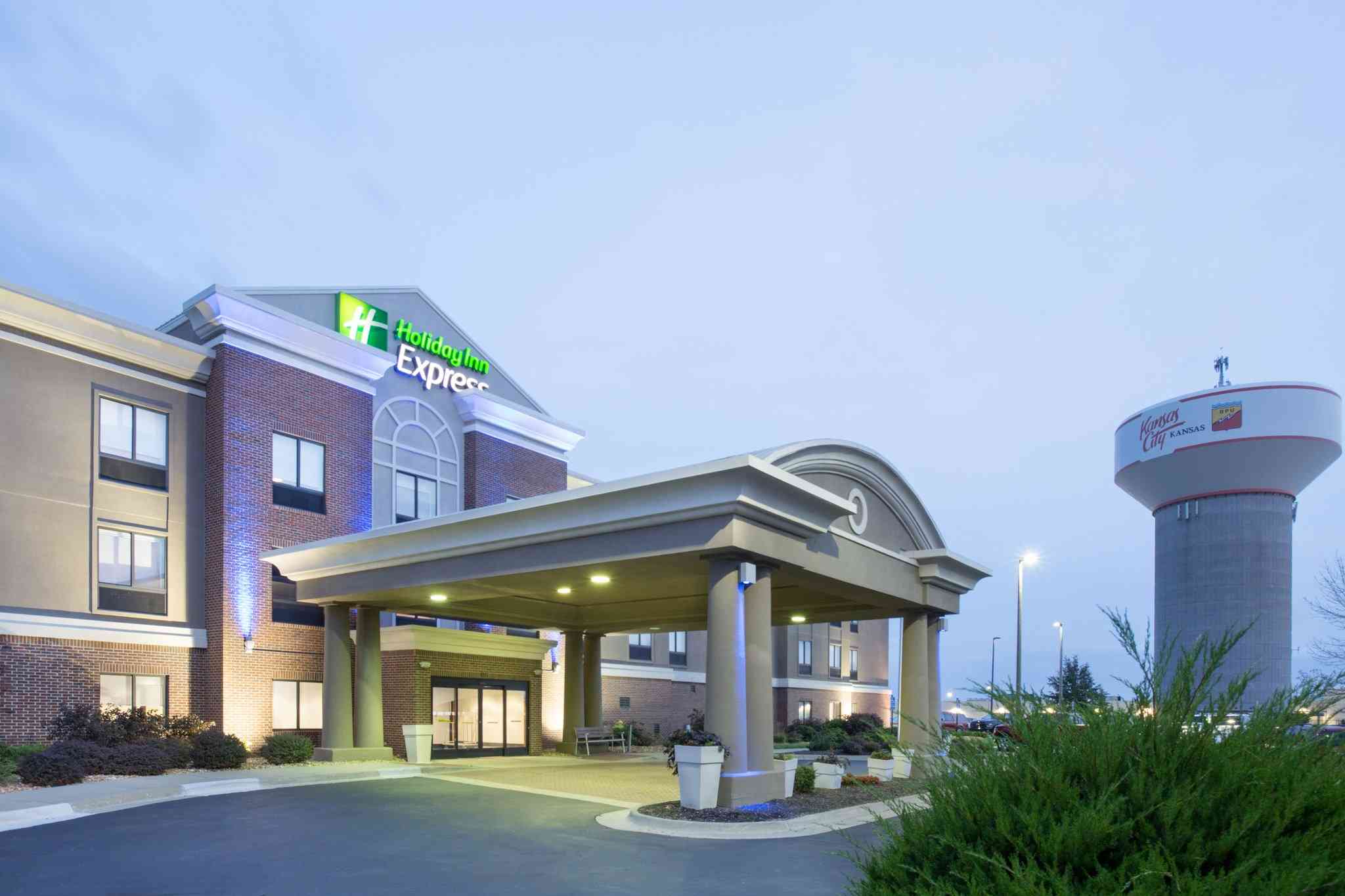 Holiday Inn Express Kansas City - at the Legends in Kansas City, KS