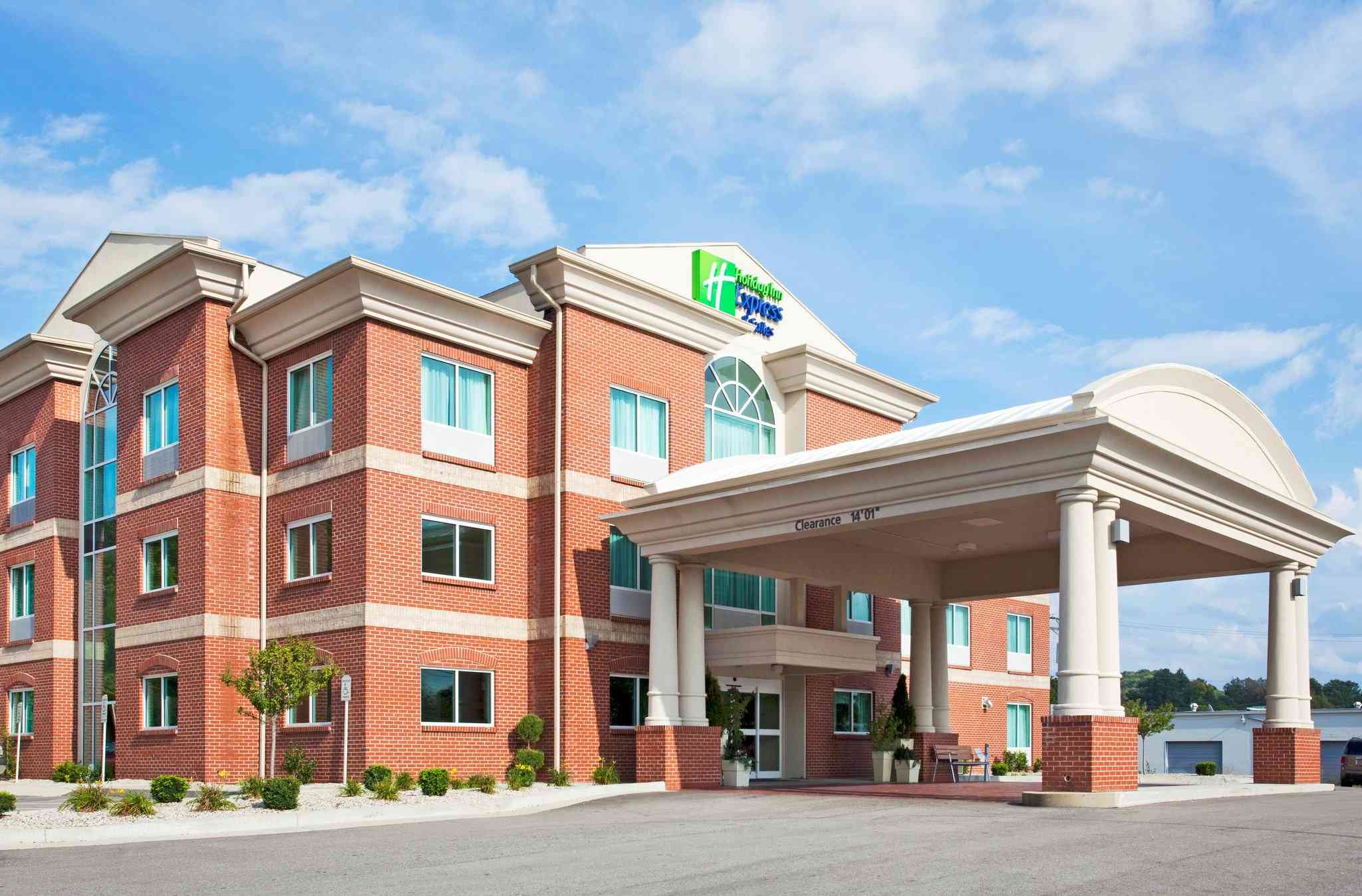 Holiday Inn Express & Suites Cincinnati Se Newport in Bellevue, KY