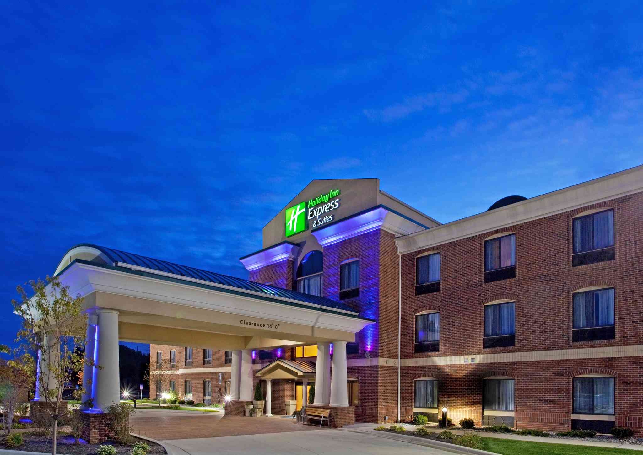 Holiday Inn Express Hotel & Suites Chesterfield in Chesterfield, MI