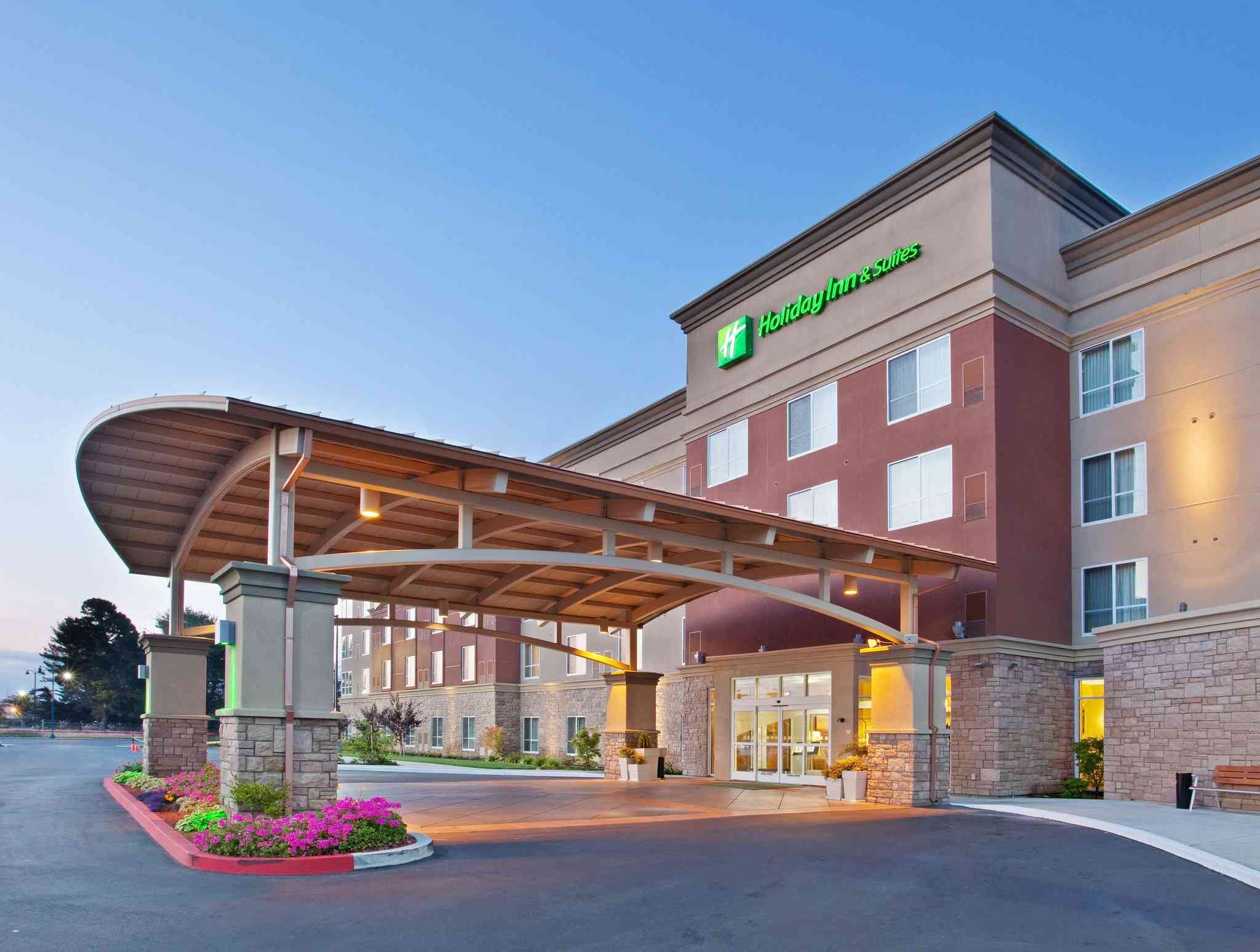 Holiday Inn & Suites Oakland – Airport in Oakland, CA