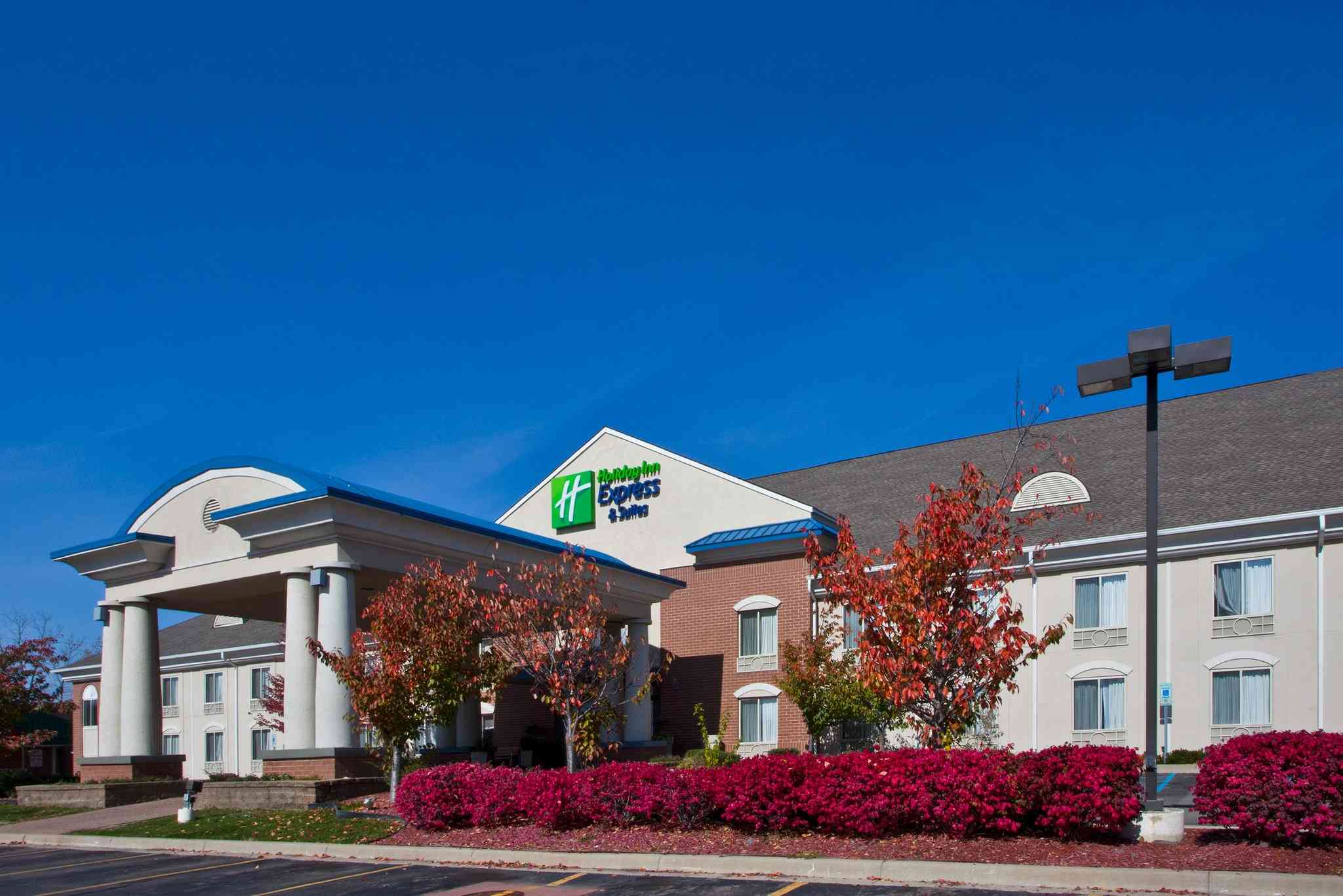 Holiday Inn Express Hotel & Suites Waterford in Waterford, MI