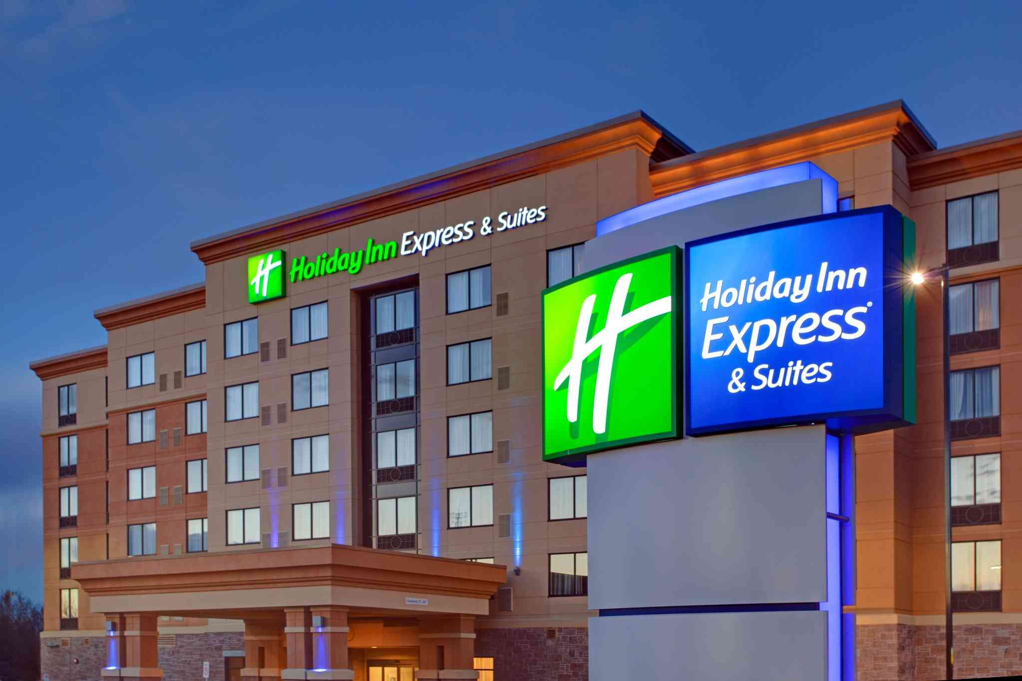 Holiday Inn Express & Suites Ottawa West - Nepean in オタワ, ON