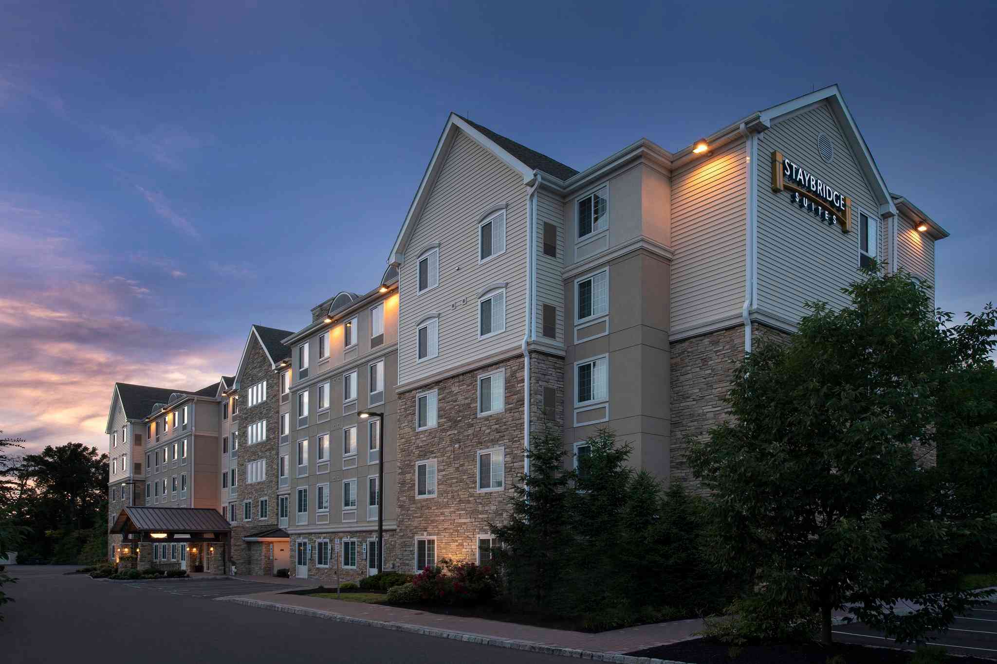 Staybridge Suites North Brunswick in Brunswick do Norte, NJ