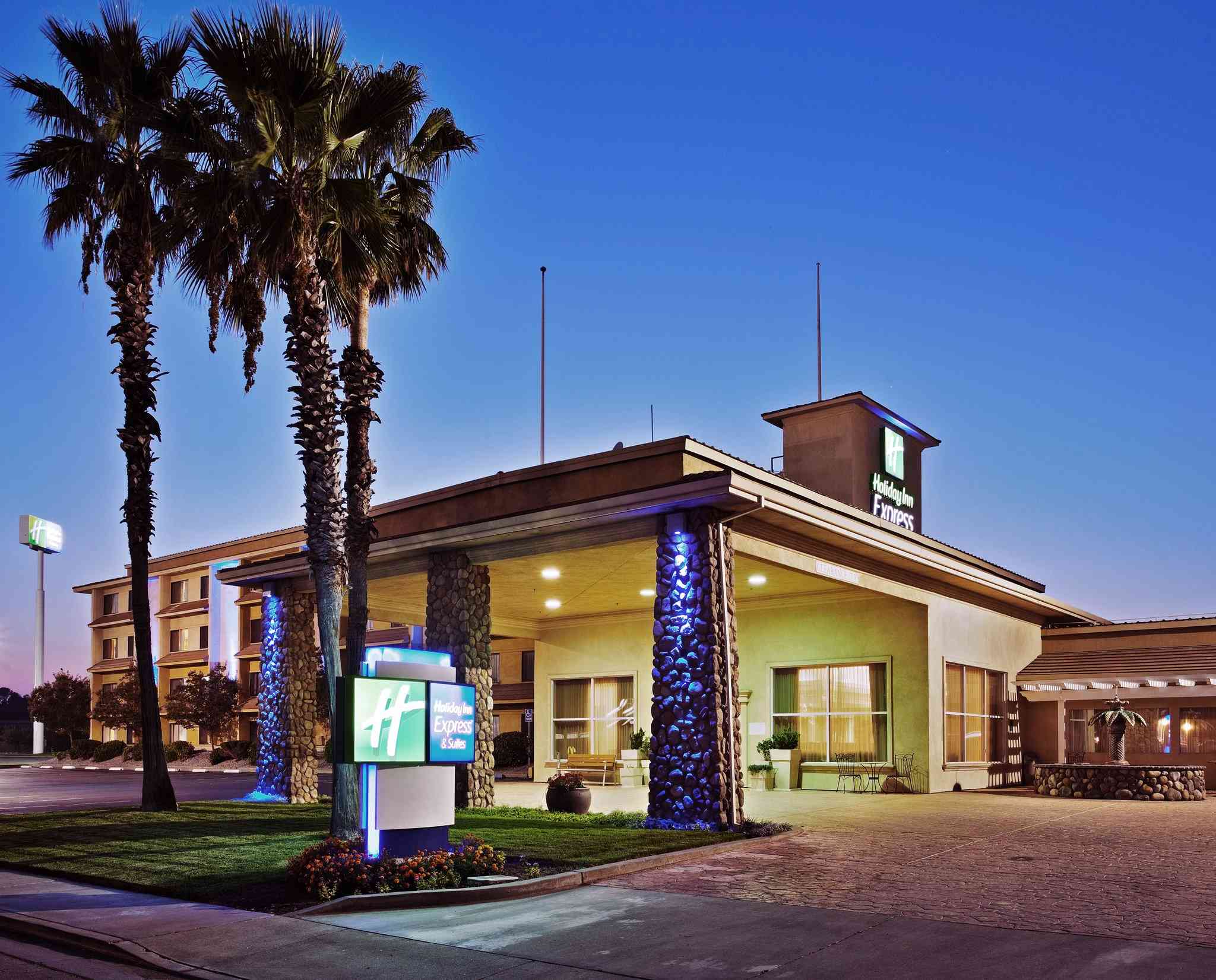 Holiday Inn Express Hotel & Suites Corning in Corning, CA