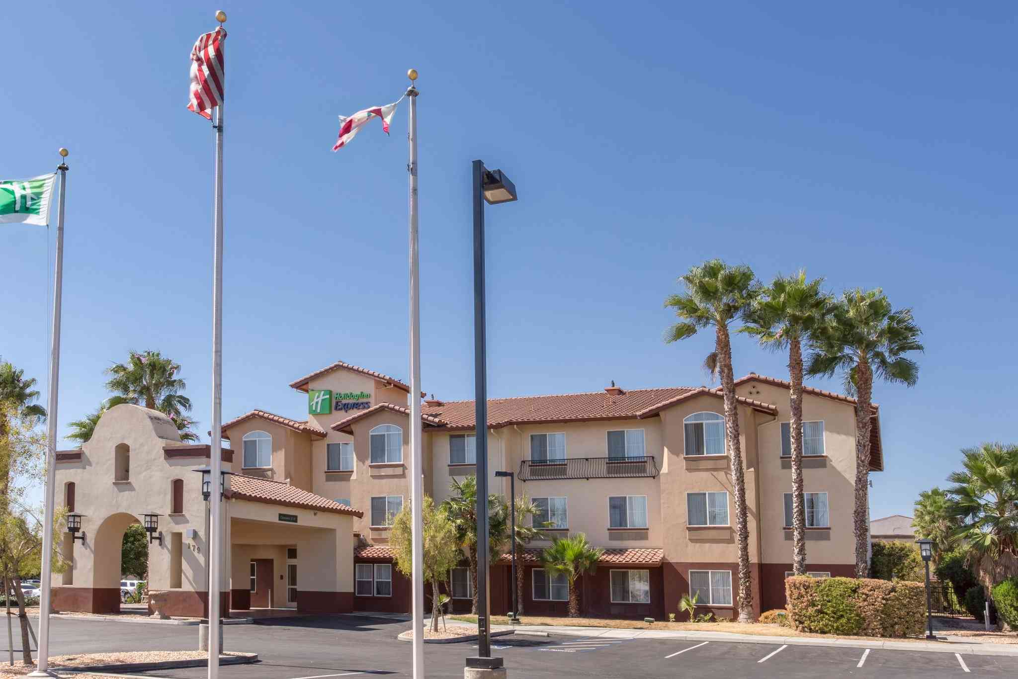 Holiday Inn Express Hotel & Suites Manteca in Мантека, CA