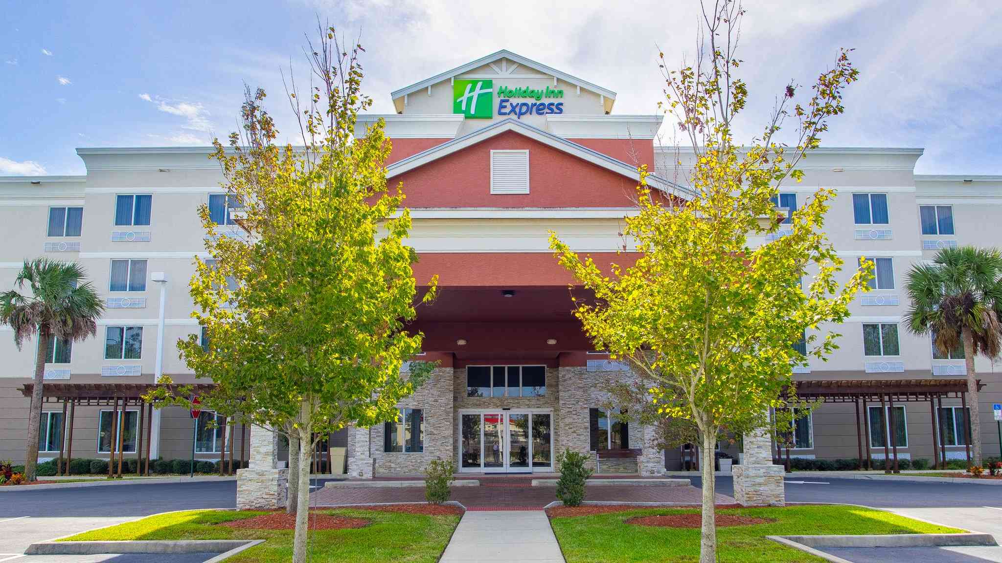 Holiday Inn Express & Suites Palm Bay in Palmanlahti, FL