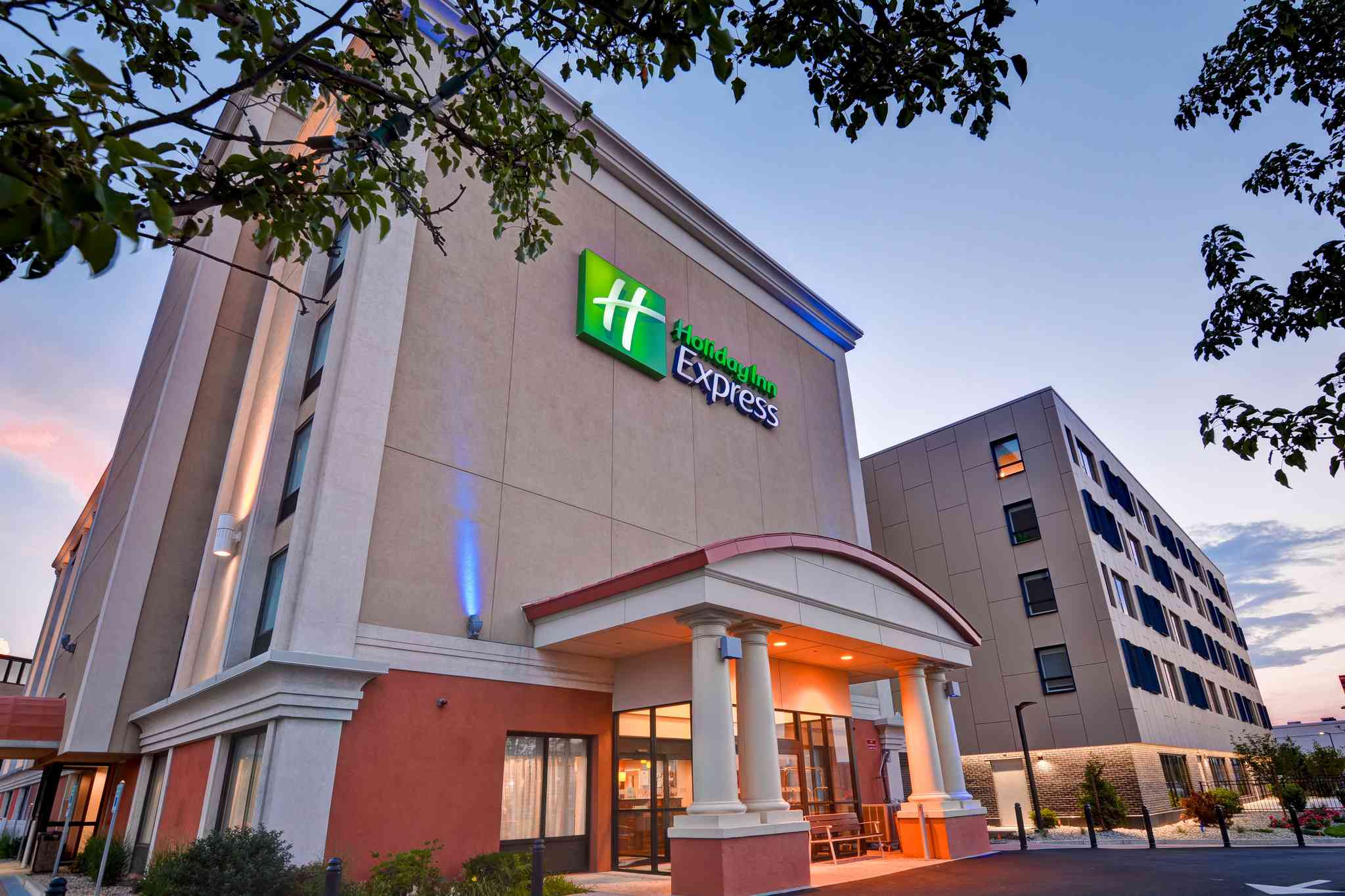 Holiday Inn Express Boston in Бостон, MA