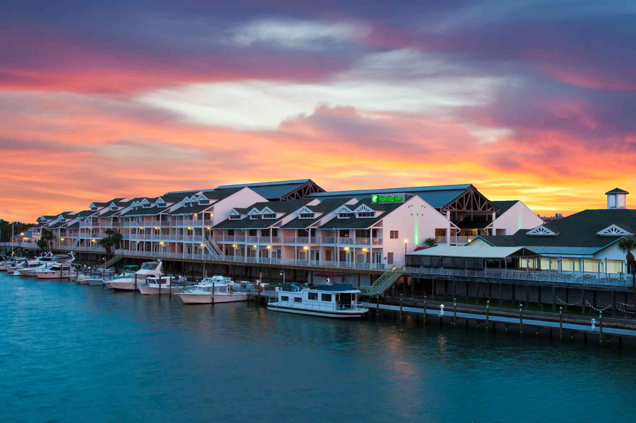 Holiday Inn & Suites Clearwater Beach S-Harbourside in Praia de Indian Rocks, FL