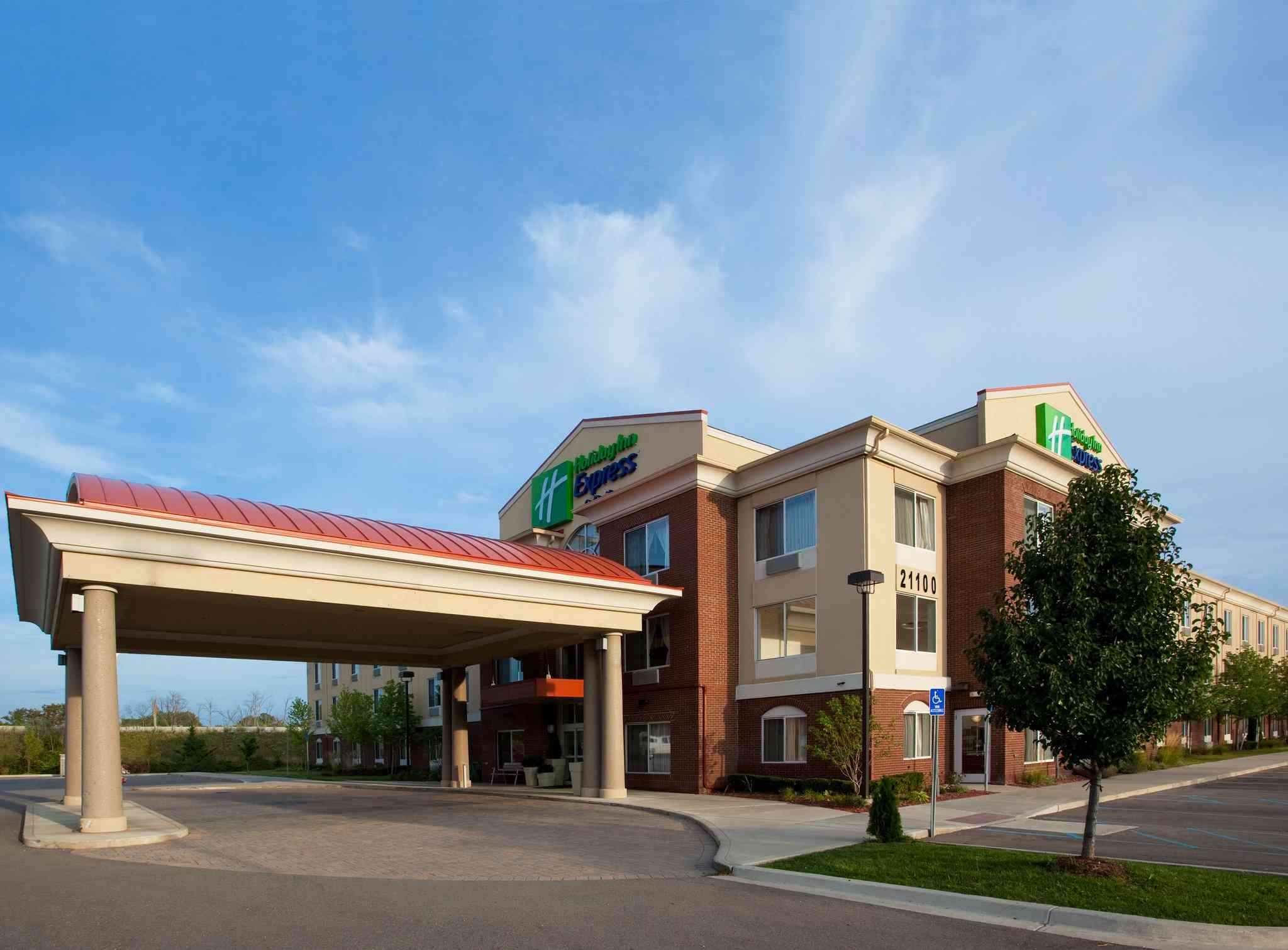 Holiday Inn Express Hotel & Suites Detroit - Farmington Hills in Northville, MI