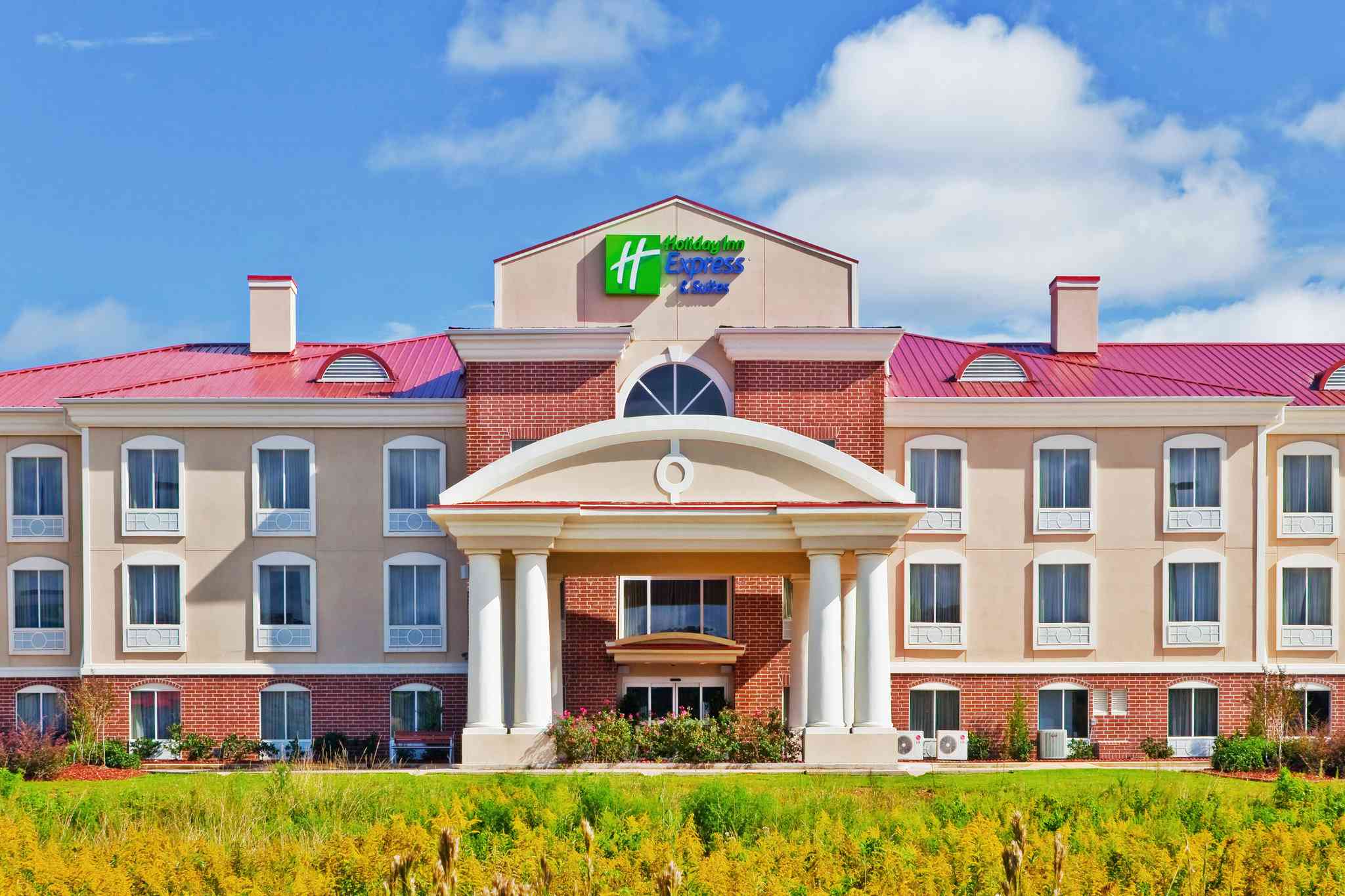 Holiday Inn Express & Suites Magee in Magee, MS