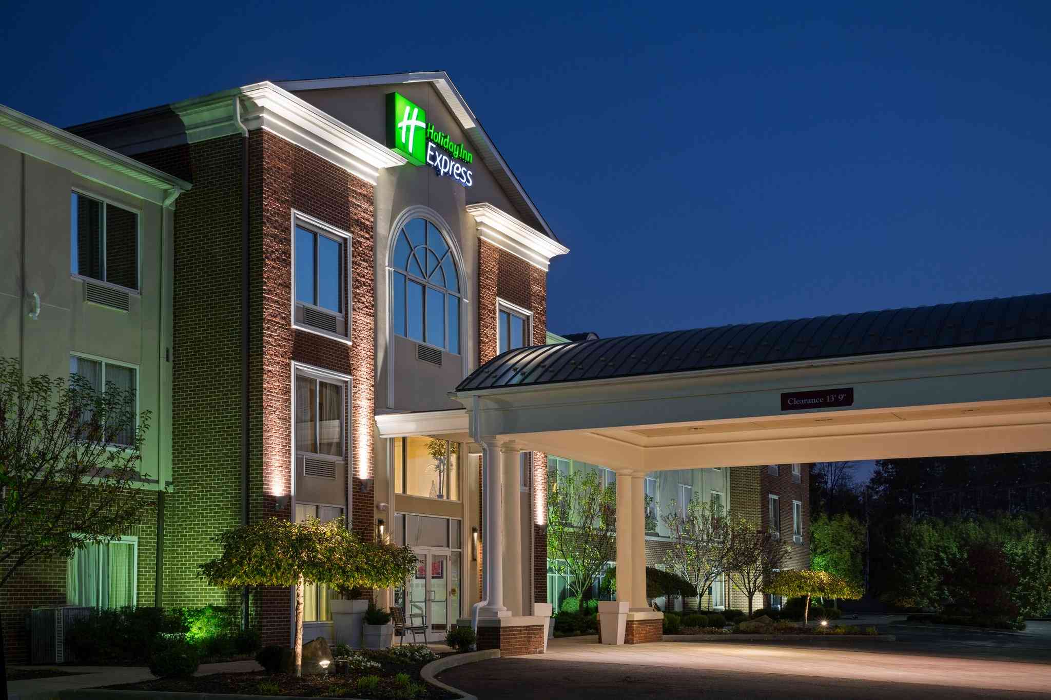 Holiday Inn Express Hotel & Suites Youngstown N (Warren/Niles) in Warren, OH