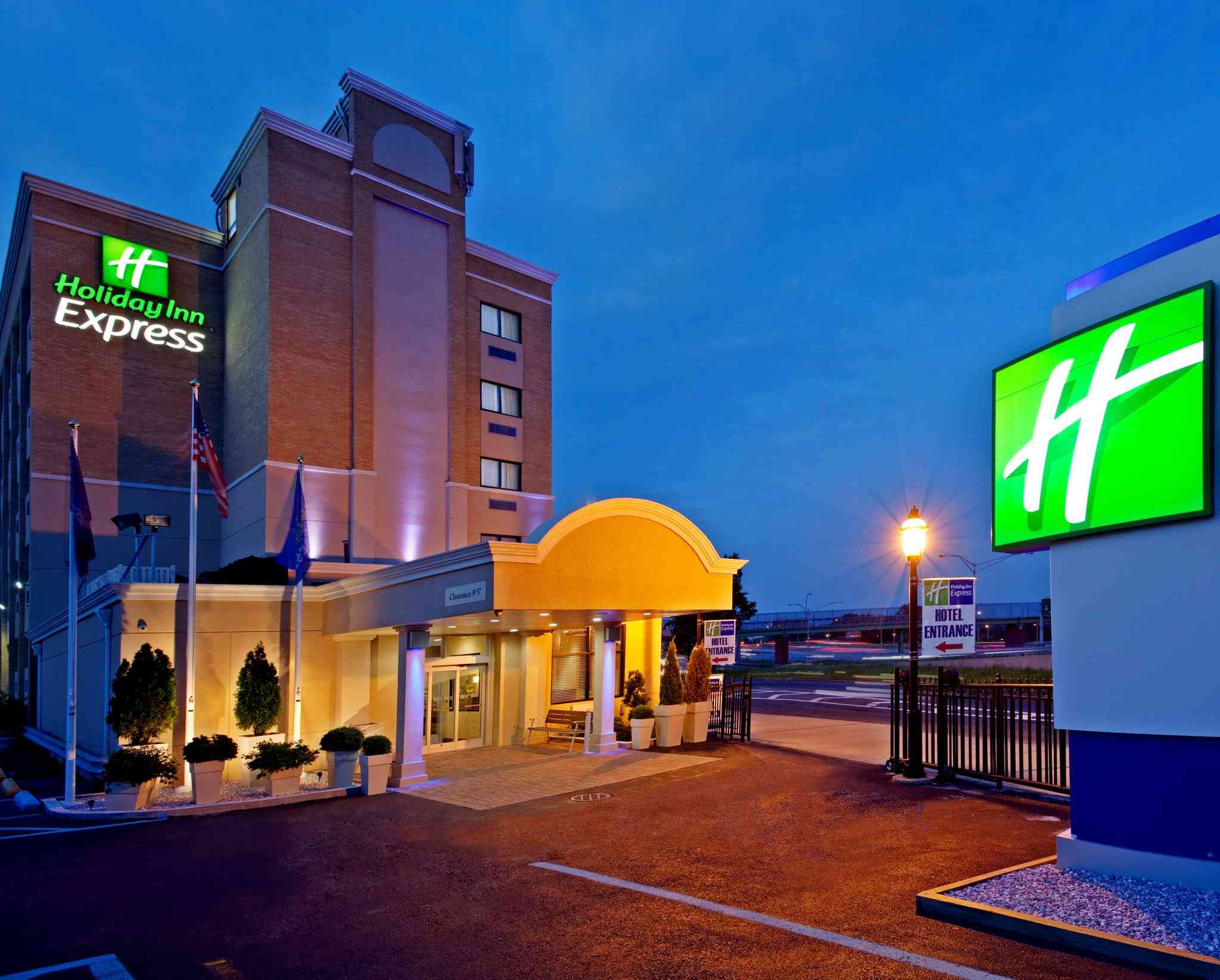 Holiday Inn Express Laguardia ARPT in Queens, NY