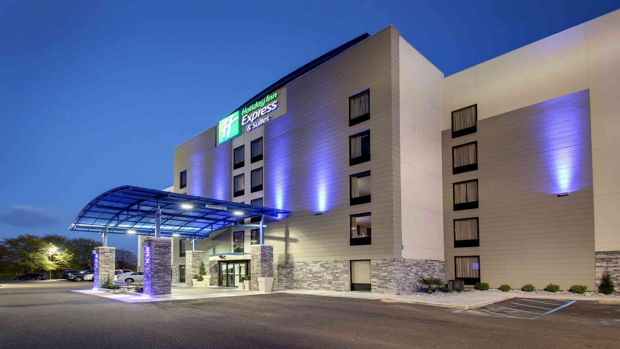 Holiday Inn Express Hotel & Suites Jackson Downtown - Coliseum in ジャクソン, MS