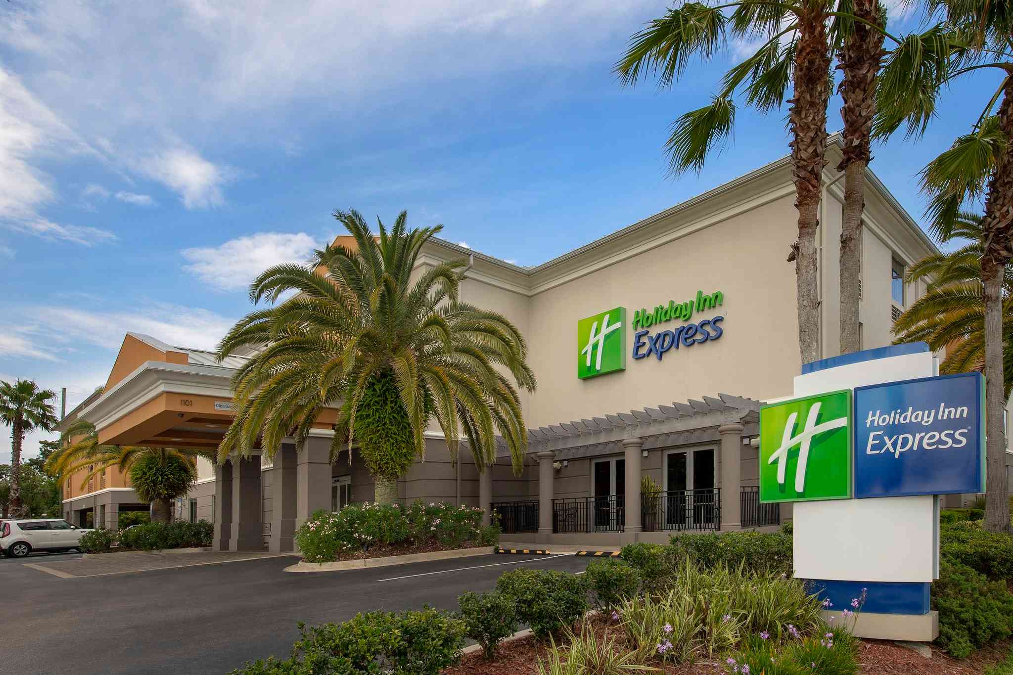 Holiday Inn Express Jacksonville Beach in Playa Jacksonville, FL