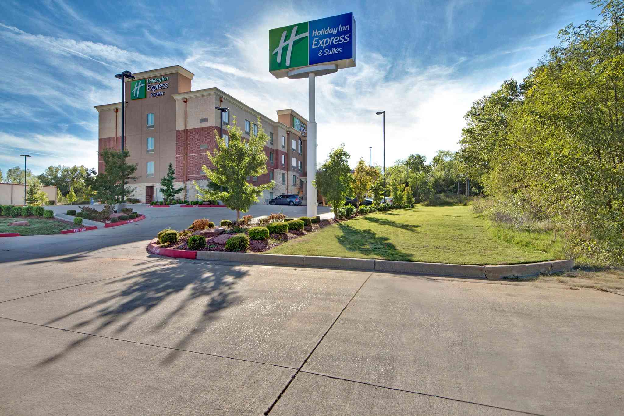 Holiday Inn Express and Suites Oklahoma City North in Oklahoma City, OK