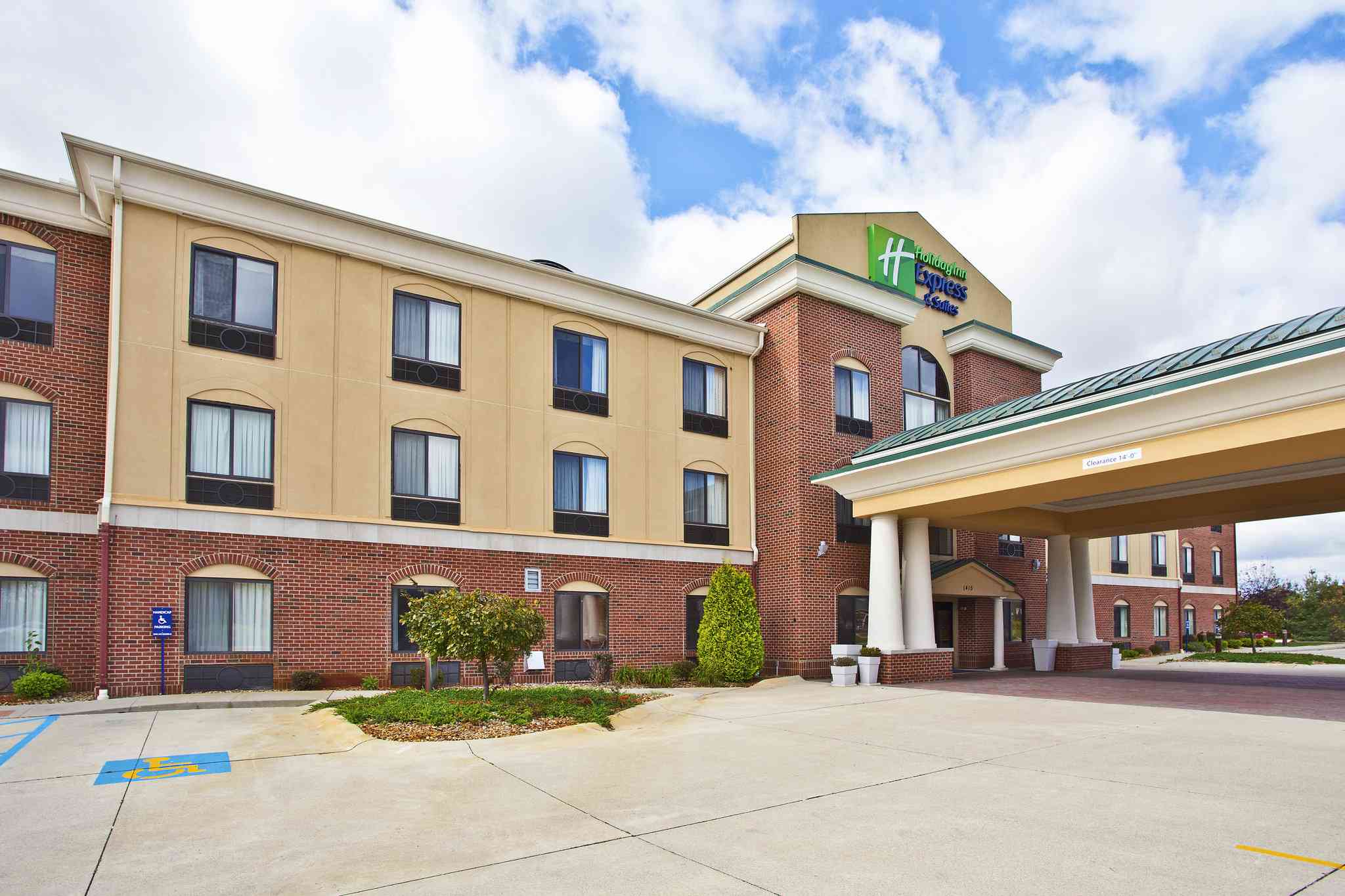 Holiday Inn Express Hotel & Suites Goshen in โกเชน, IN