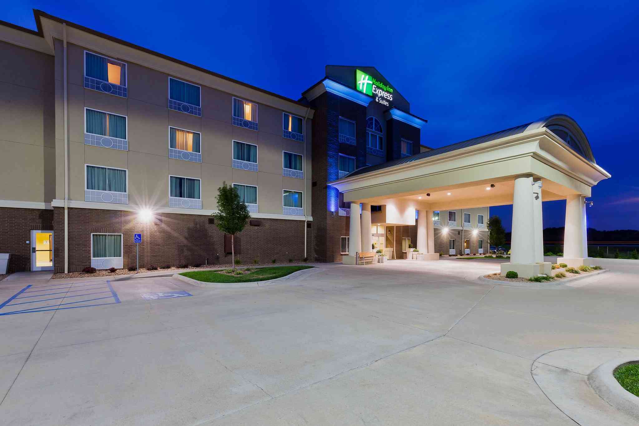 Holiday Inn Express & Suites - Salina in Salina, KS