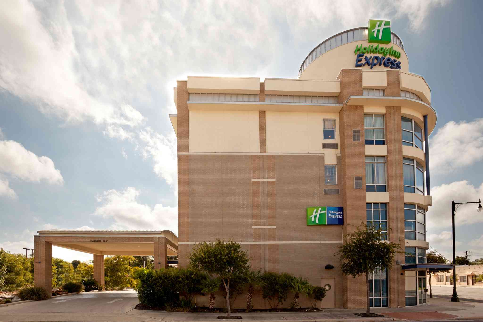 Holiday Inn Express Hotel & Suites San Antonio Rivercenter Area in San Antonio, TX