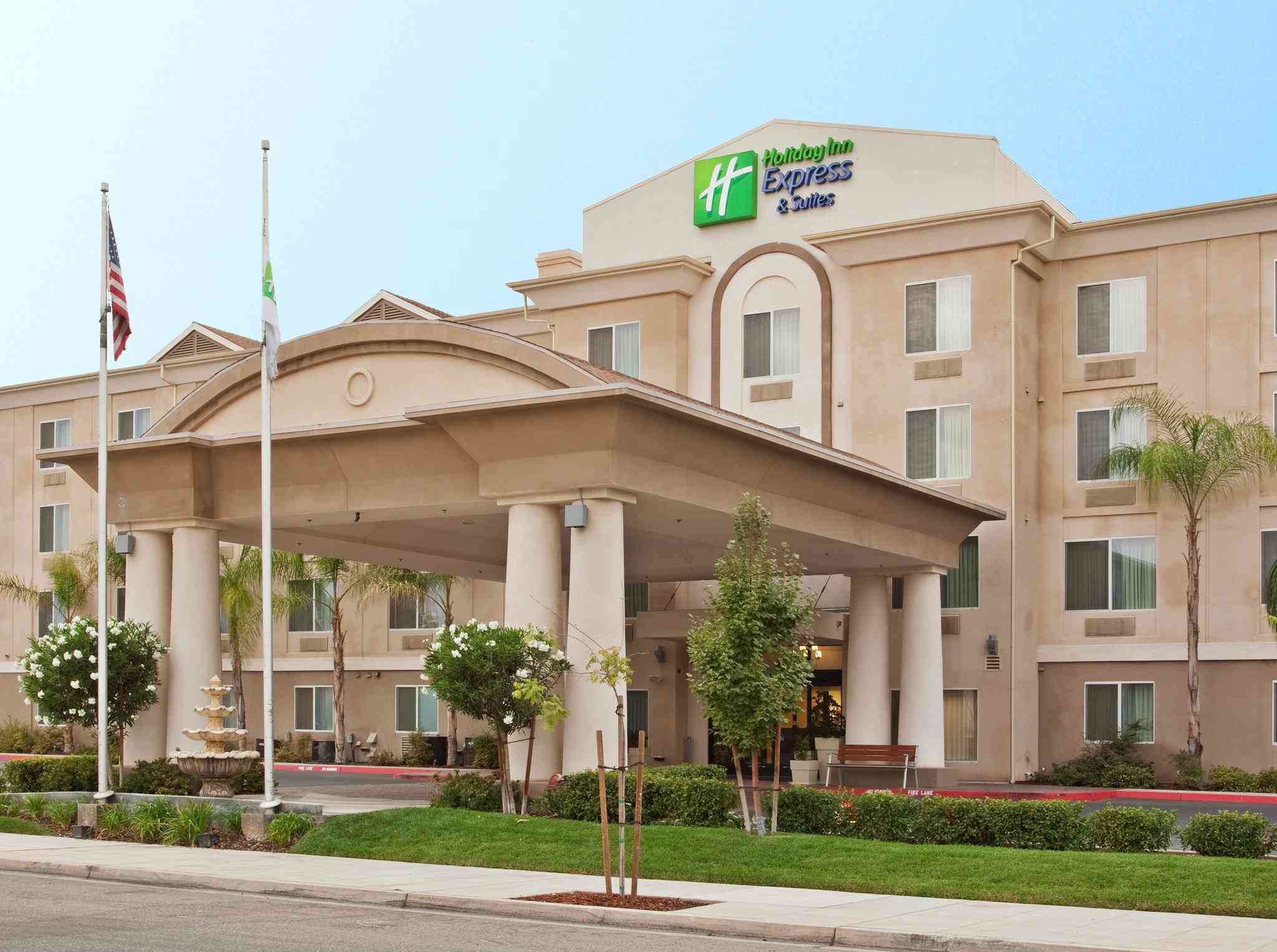 Holiday Inn Express Hotel & Suites Fresno (River Park) Highway 41 in フレズノ, CA