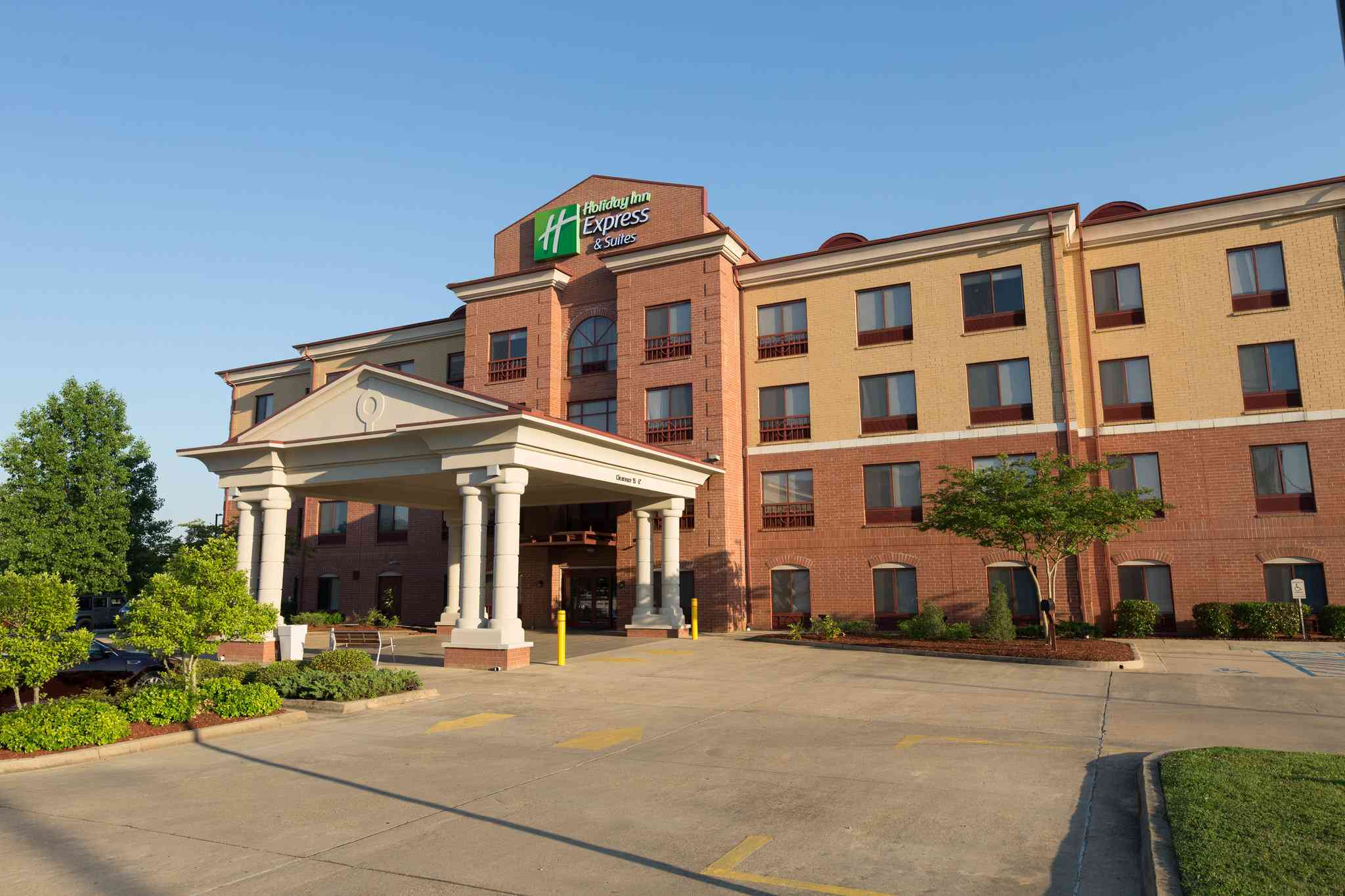 Holiday Inn Express & Suites Clinton in Clinton, MS