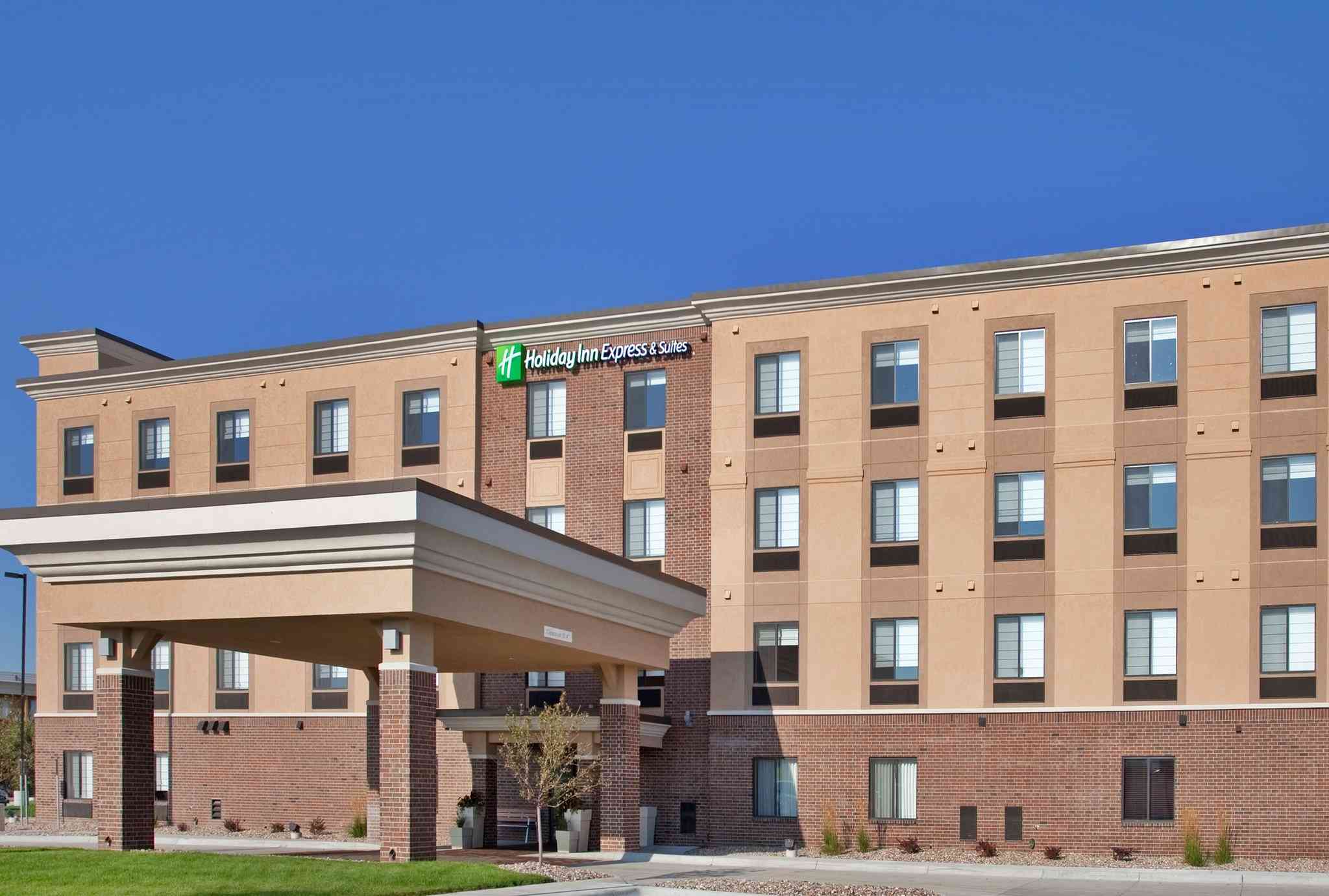 Holiday Inn Express Hotel & Suites Lincoln Airport in Lincoln, NE