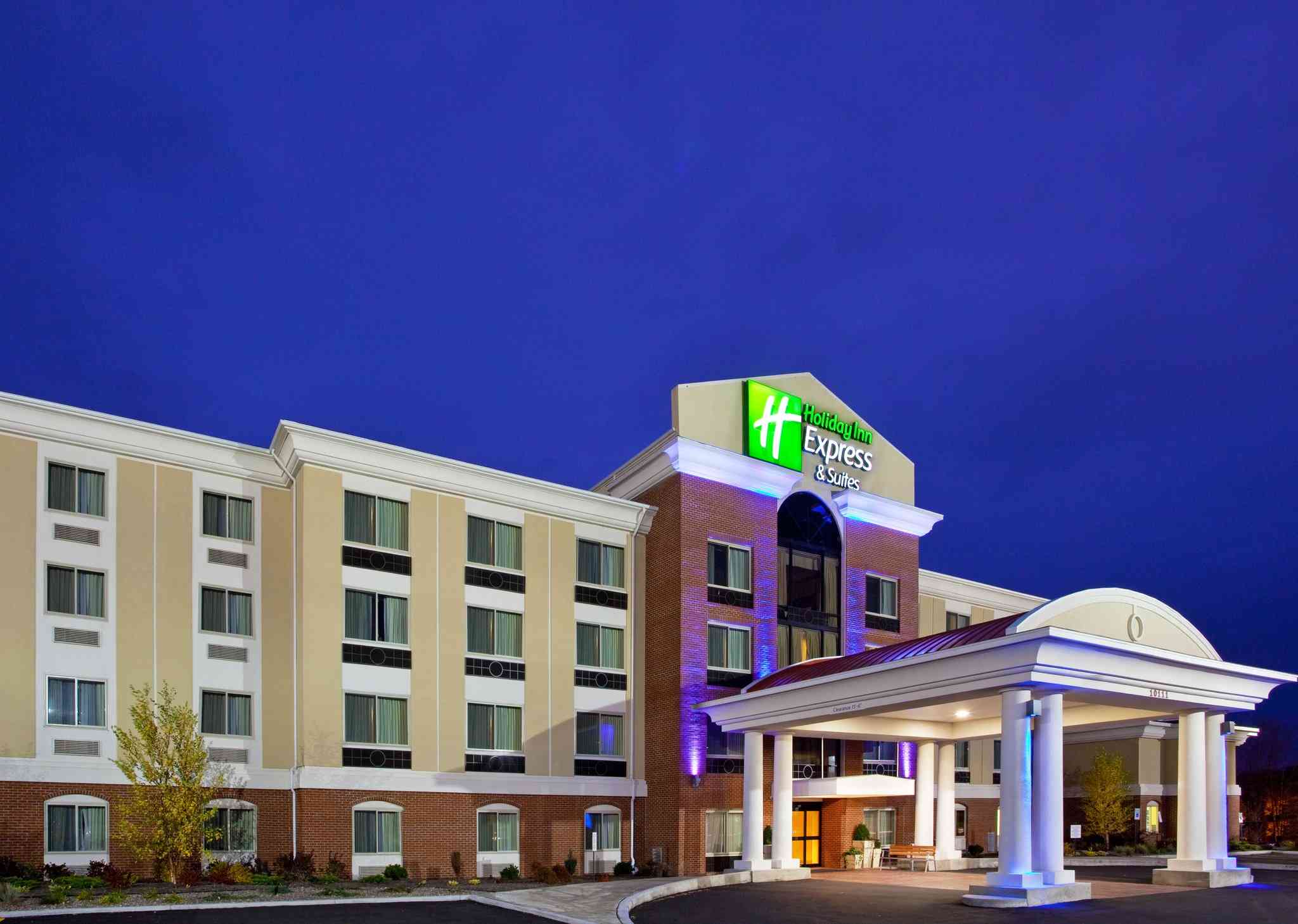 Holiday Inn Express Hotel & Suites Niagara Falls in Niagara Falls, NY