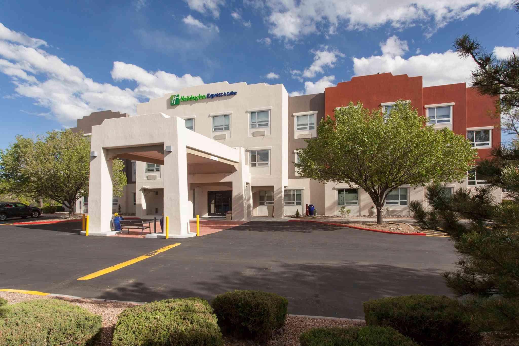 Holiday Inn Express & Suites Santa Fe in Santa Fe, NM