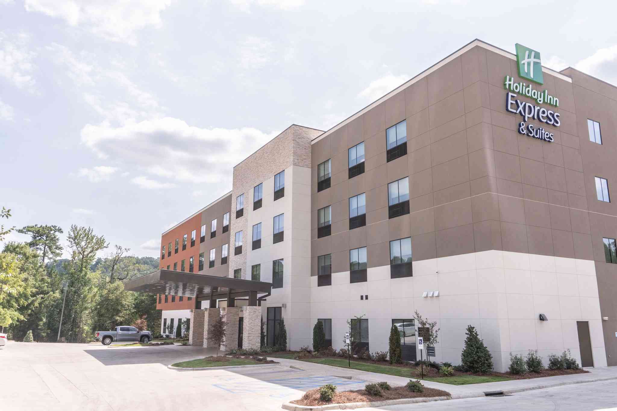 Holiday Inn Express & Suites Birmingham - Homewood in Birmingham, AL