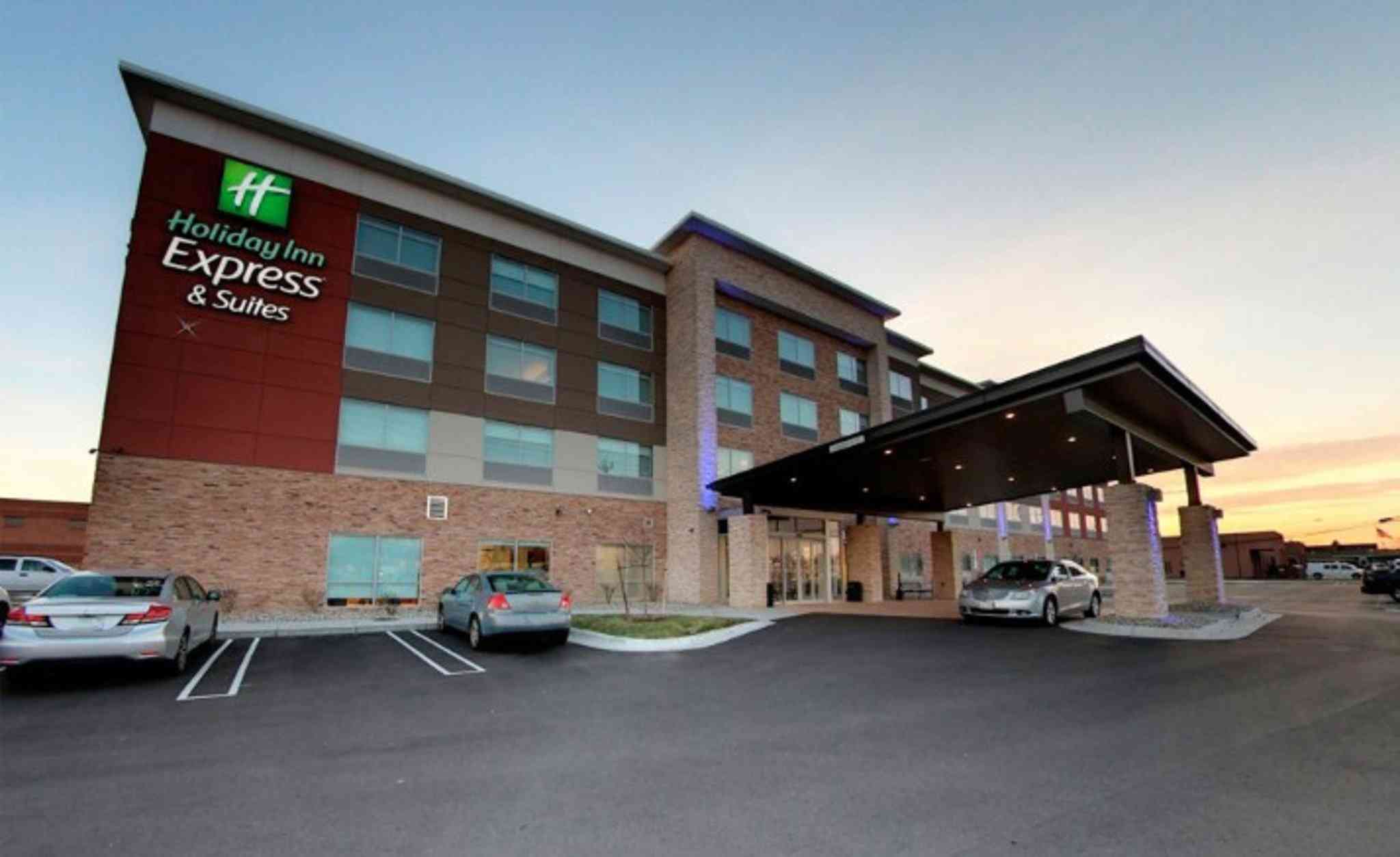 Holiday Inn Express & Suites Detroit North - Roseville in โรสวิลล์, MI