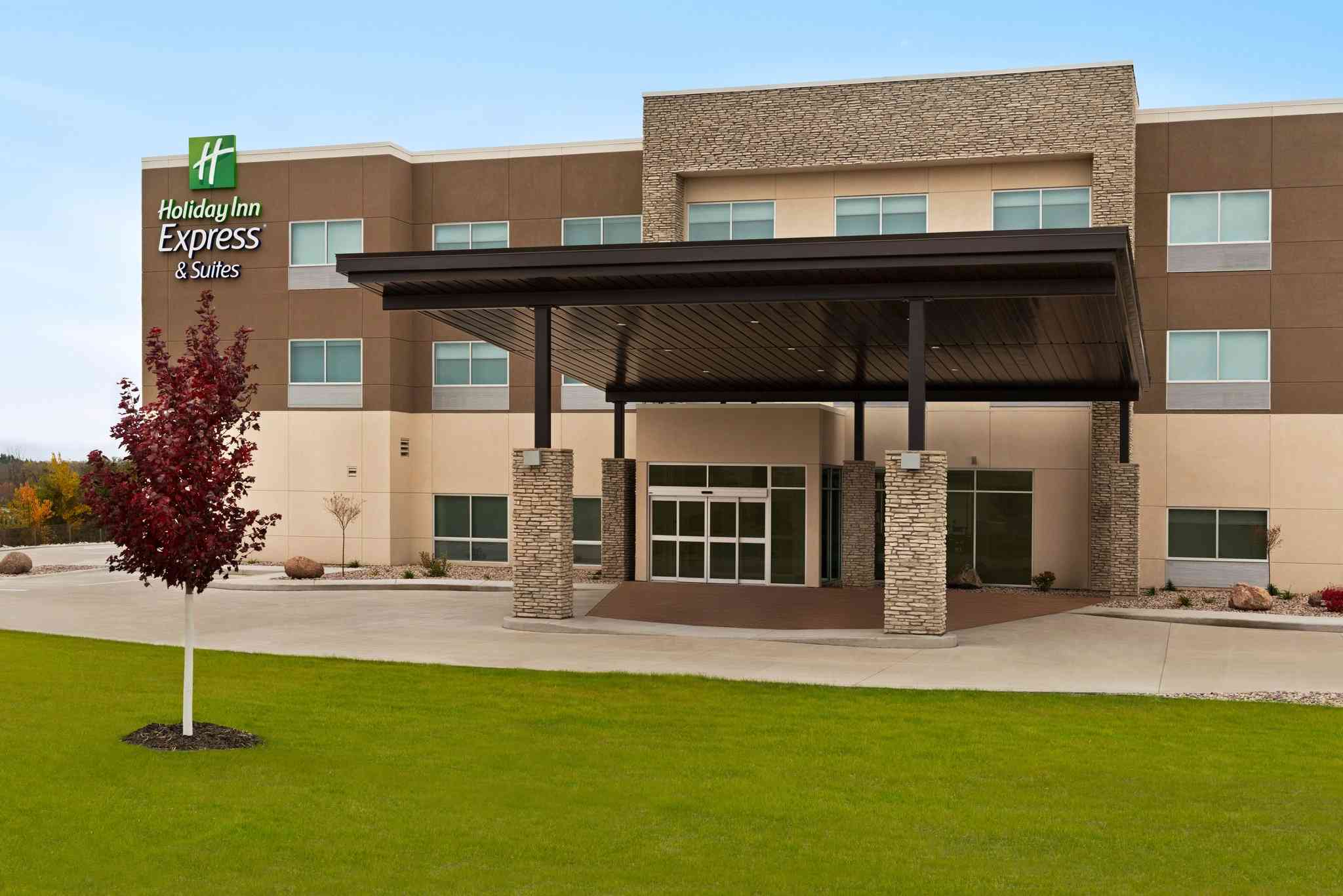 Holiday Inn Express & Suites Beaver Dam in Beaver Dam, WI