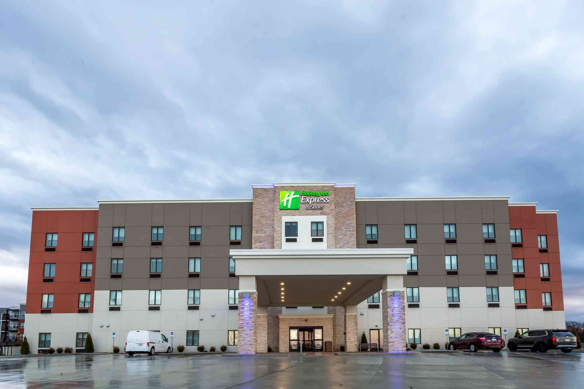 Holiday Inn Express & Suites Columbus - Worthington in Colón, OH