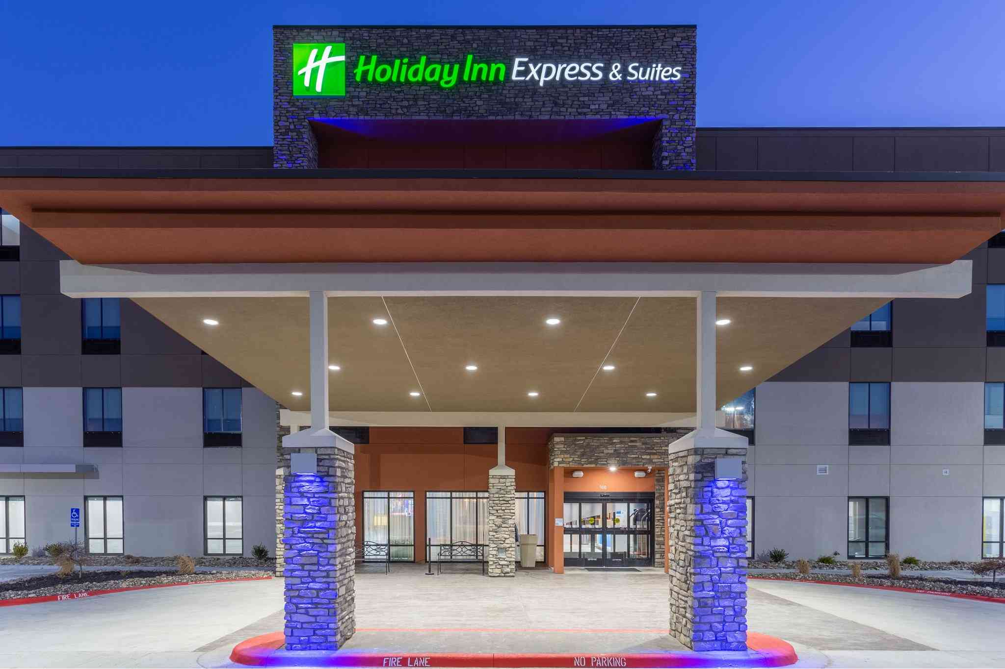 Holiday Inn Express Kearney in เคียร์นีย์, MO