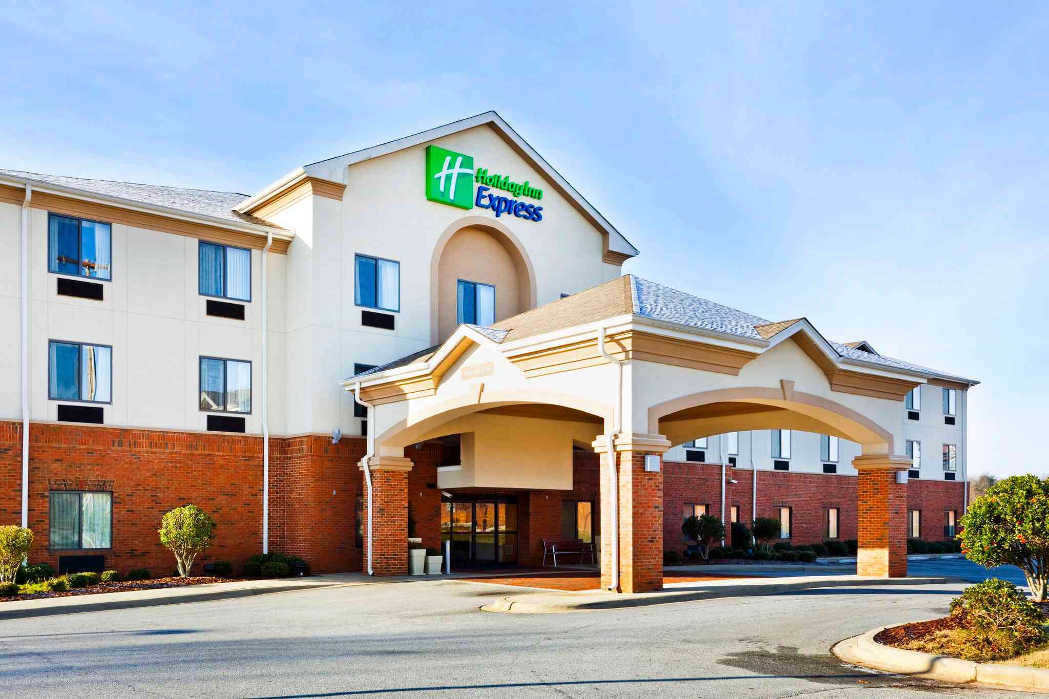 Holiday Inn Express Forest City Hotel in Форест-Сити, NC