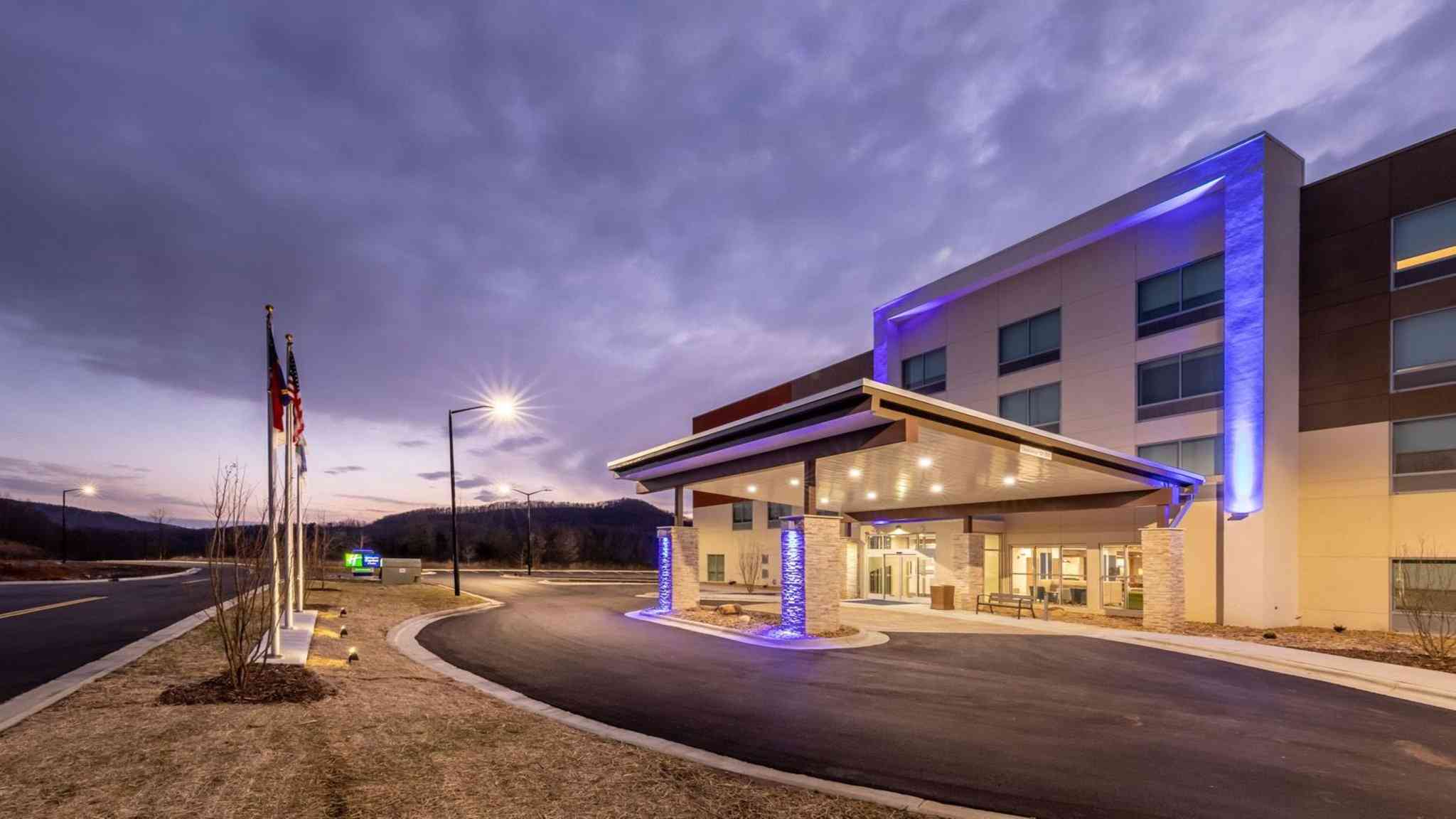 Holiday Inn Express & Suites Marion in Marion, NC