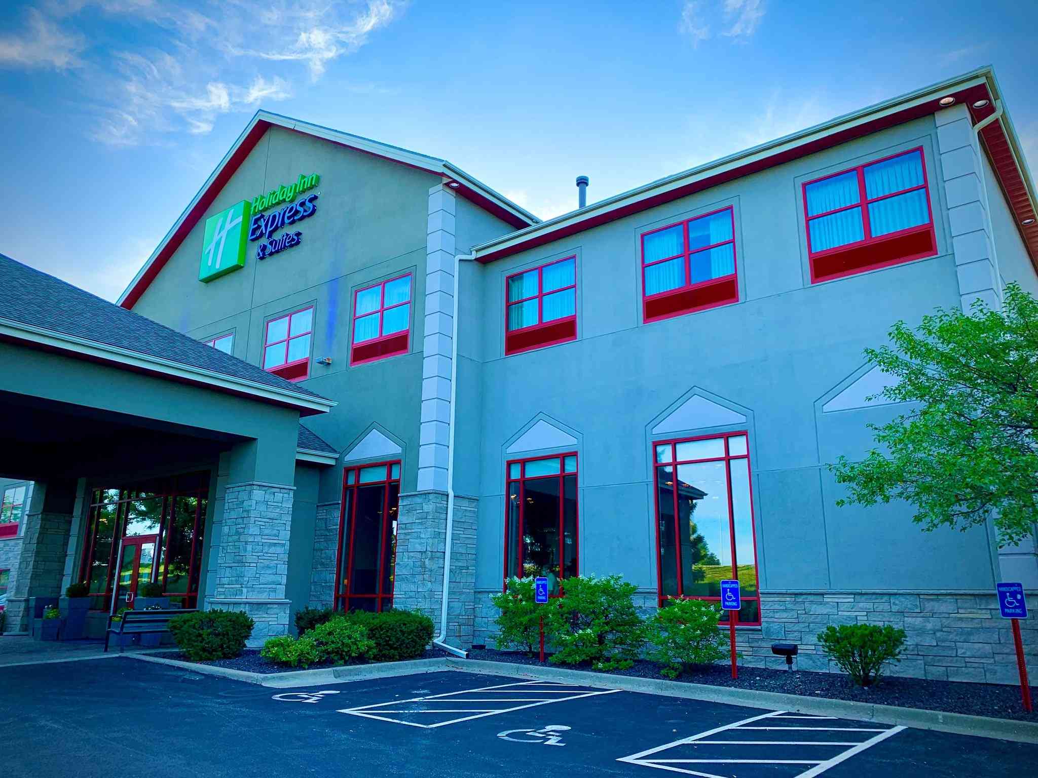 Holiday Inn Express & Suites Olathe North in オレイサ, KS