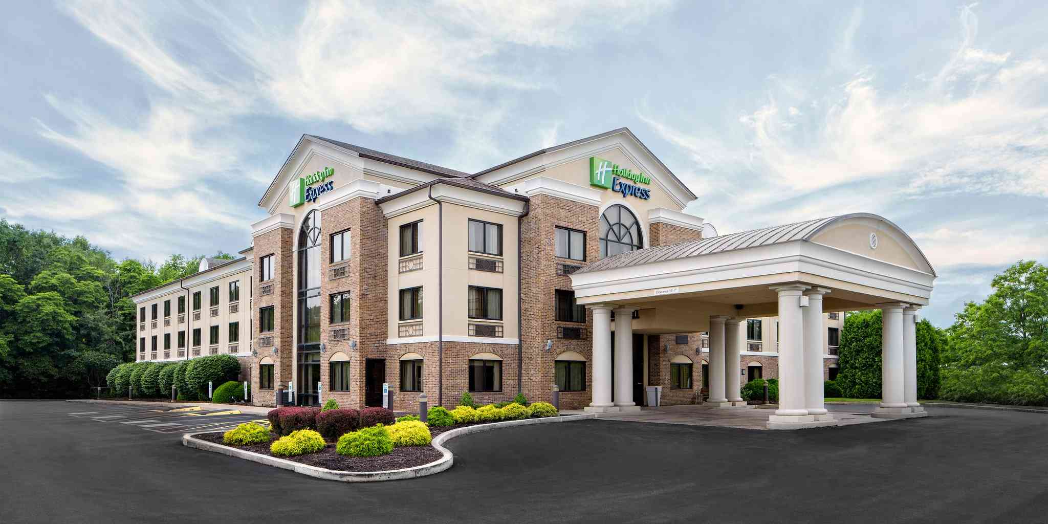 Holiday Inn Express Grove City (Outlet Center) in Mercer, PA