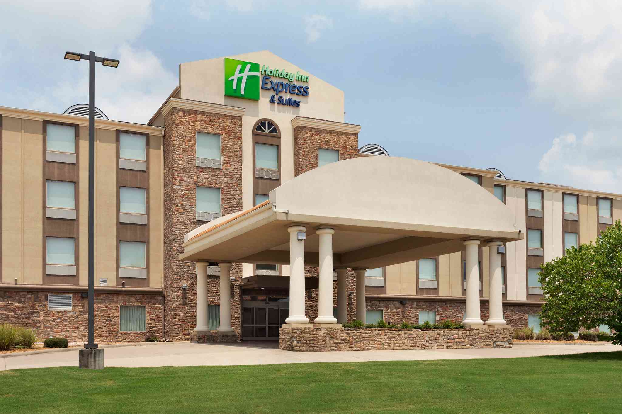 Holiday Inn Express Hotel & Suites Searcy in เซียร์ซี, AR