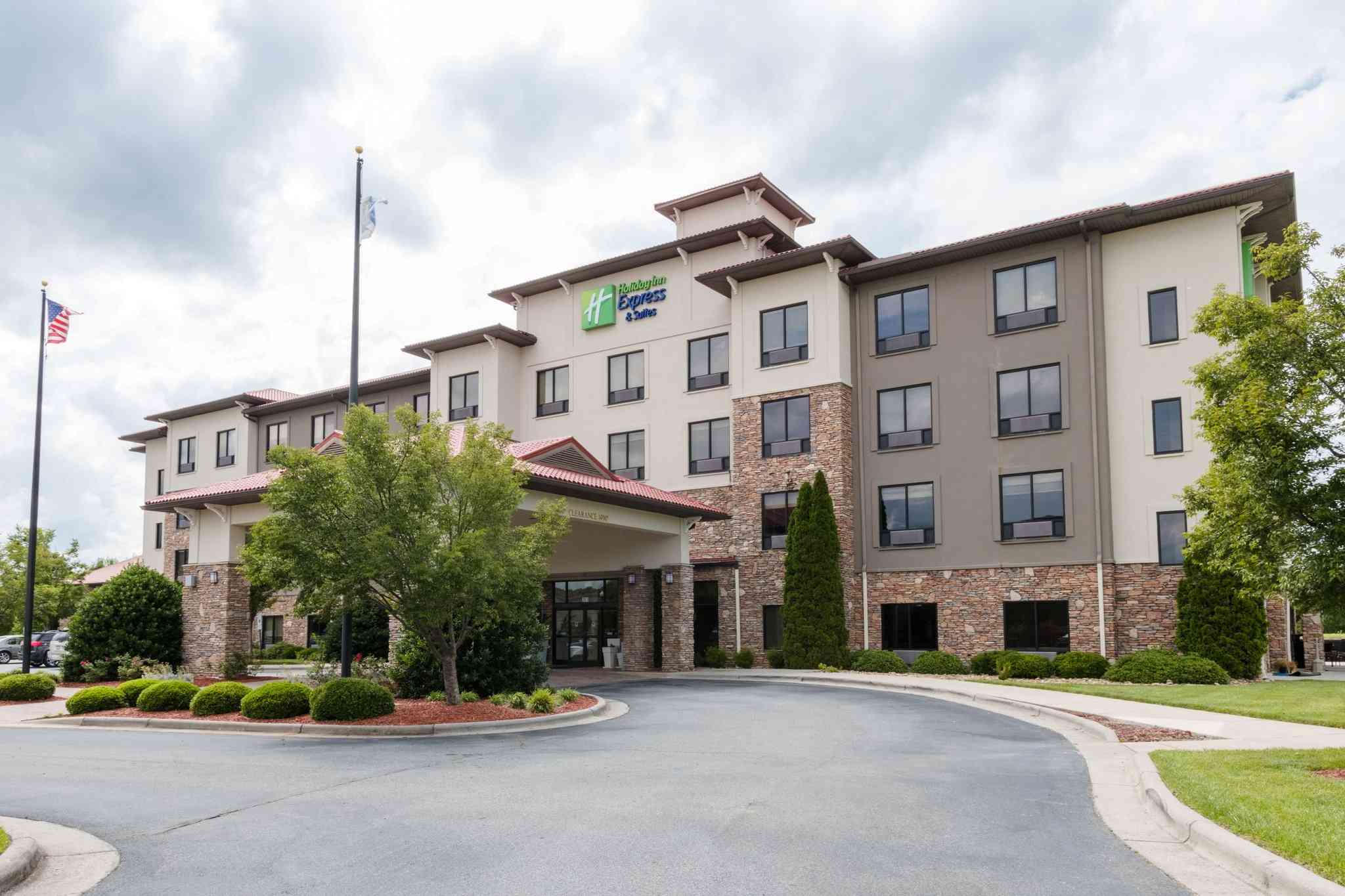 Holiday Inn Express Hotel & Suites  LEXINGTON NW-THE VINEYARD in Lexington, NC