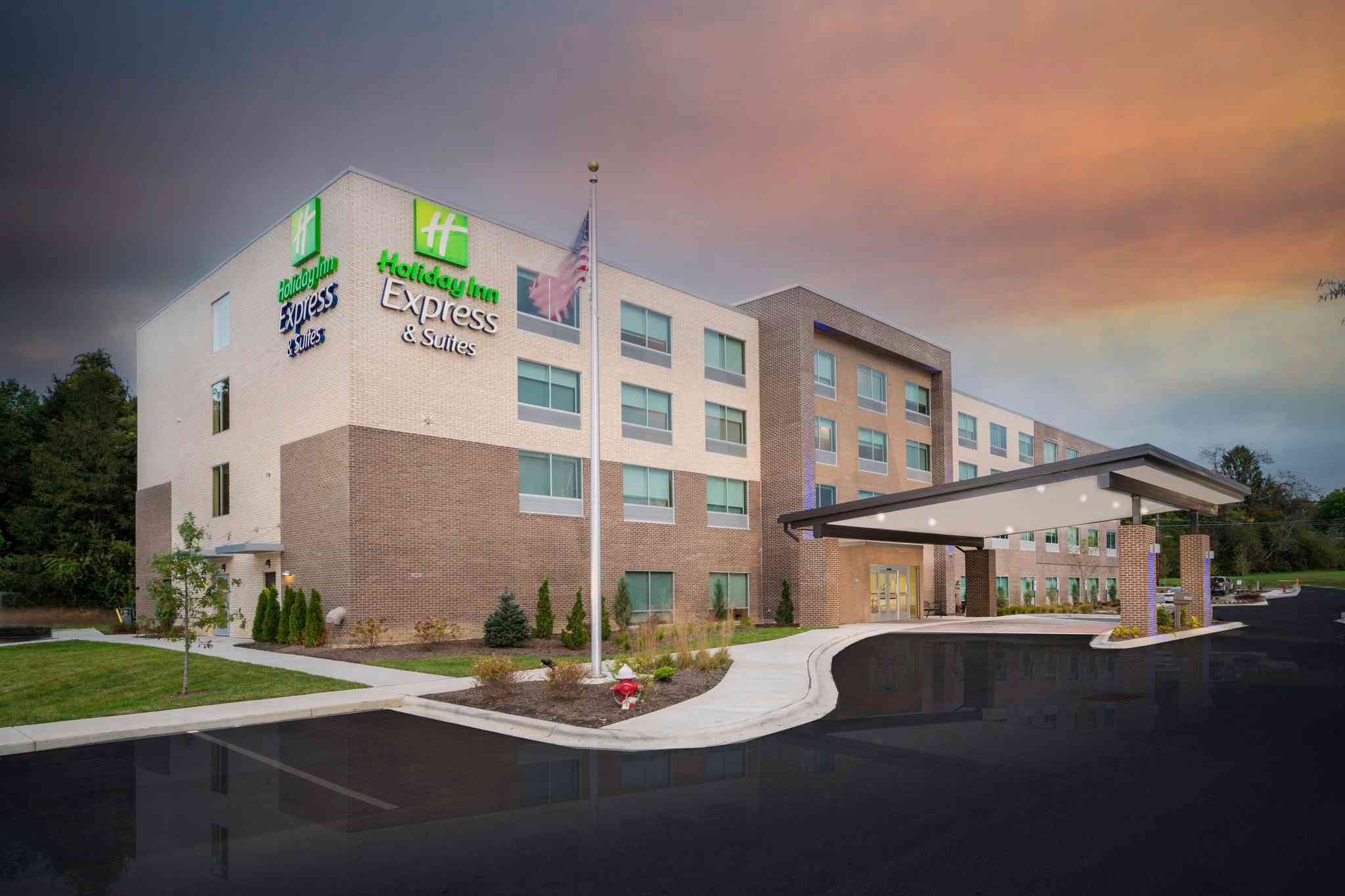 Holiday Inn Express & Suites Brevard – City Center in Brevard, NC