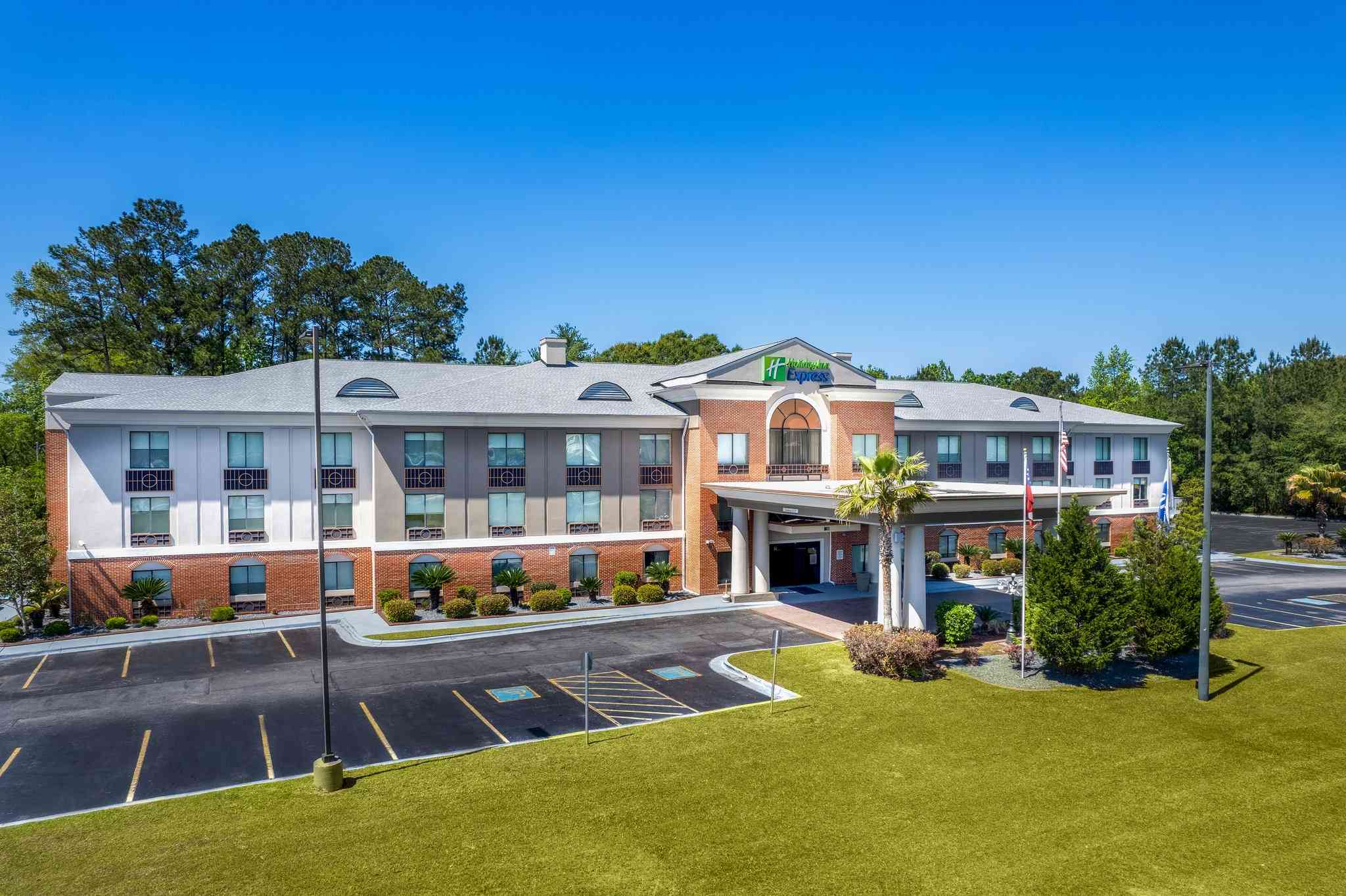 Holiday Inn Express Hotel & Suites Hinesville in ไฮน์สวิลล์, GA