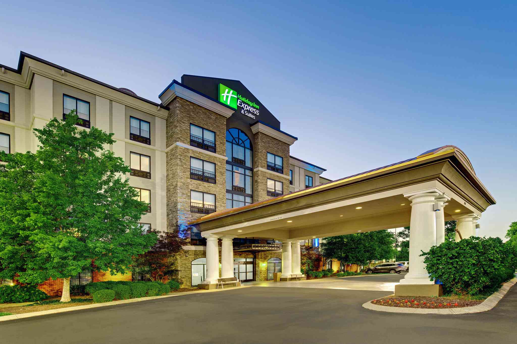 Holiday Inn Express Hotel & Suites Nashville-Opryland in Nashville, TN