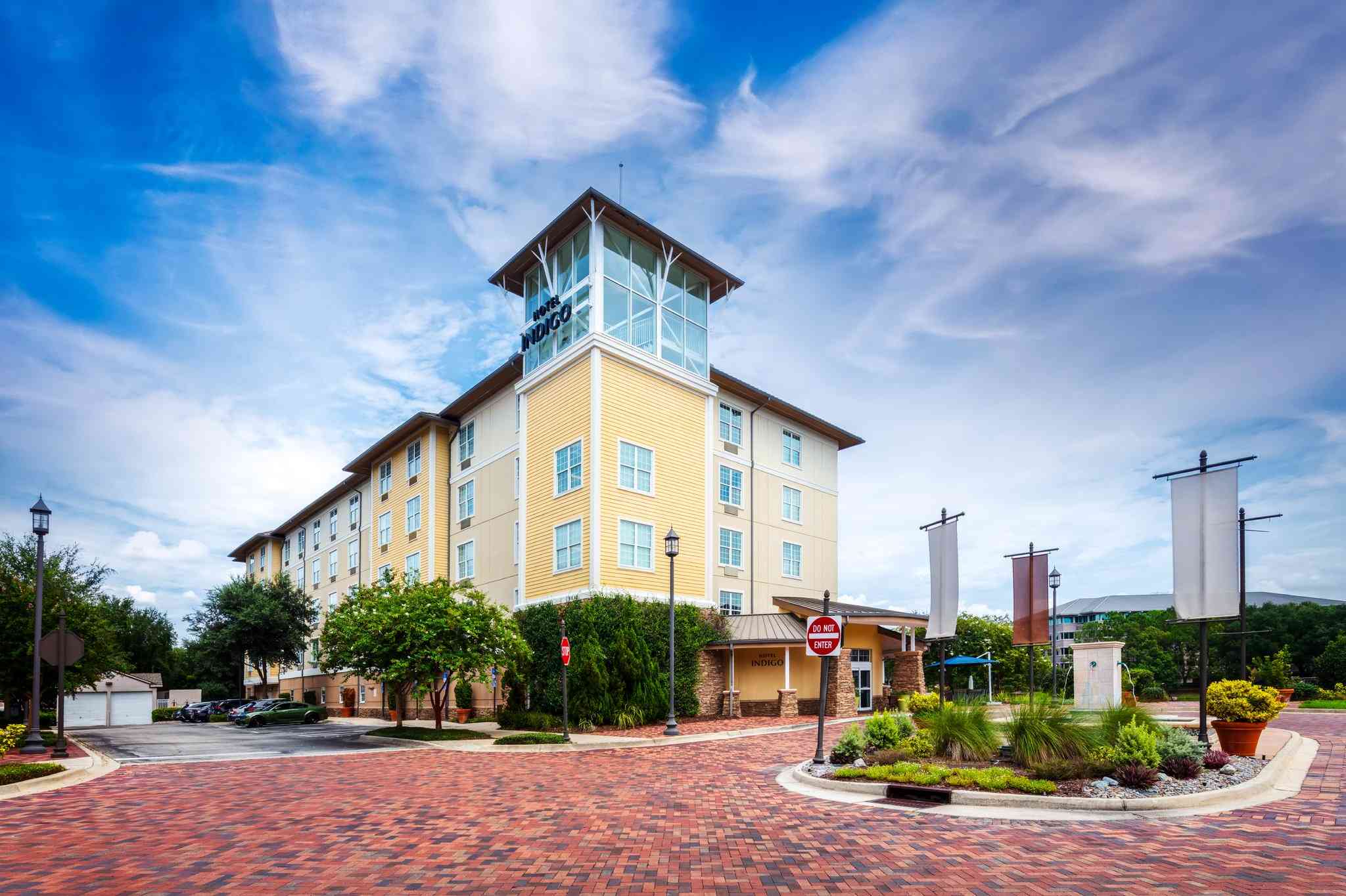 Hotel Indigo Jacksonville-Deerwood Park in Джексонвилл, FL